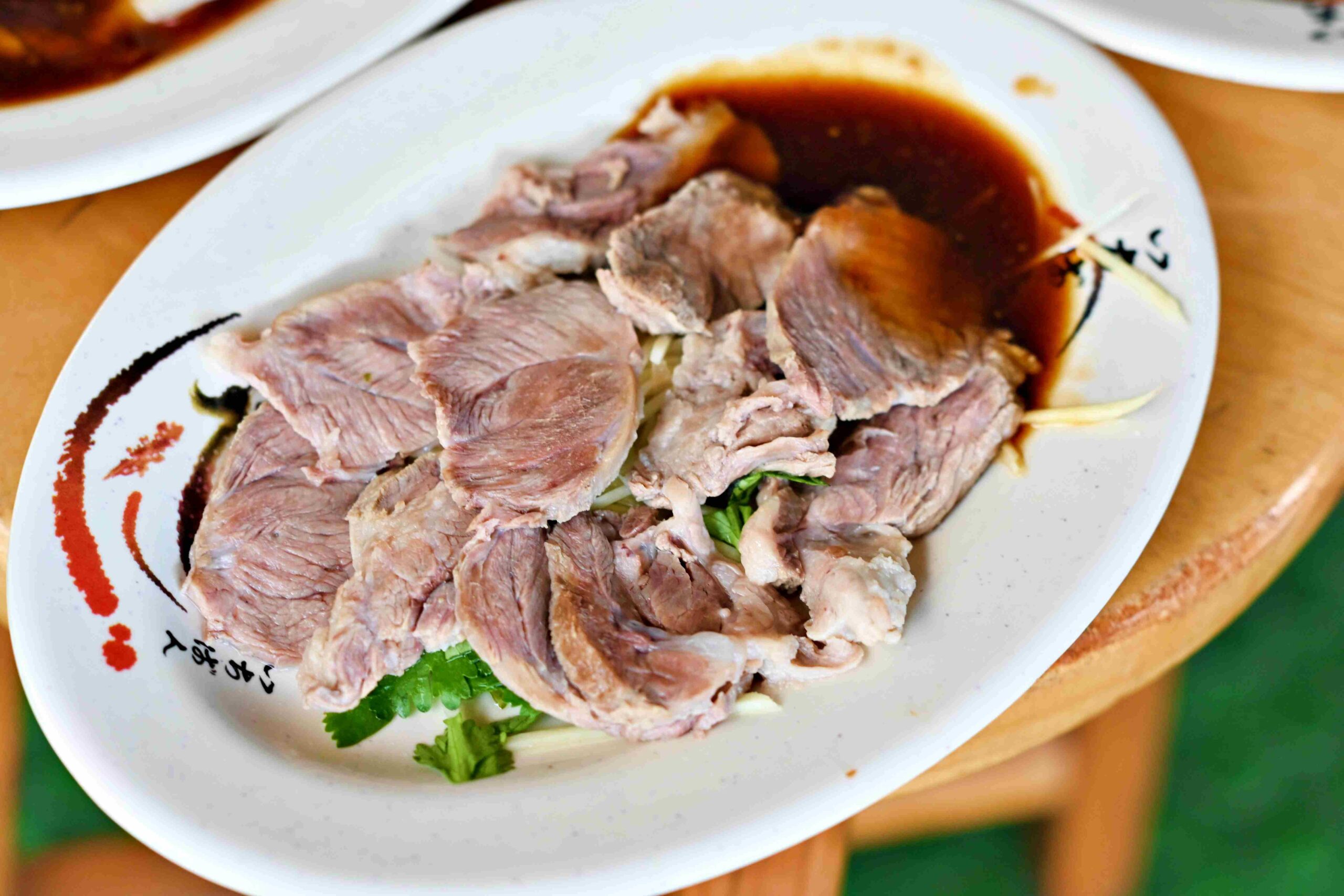 【三重美食】店老大魯肉飯，從店小二到店老大，這碗滷肉飯為什麼能拿必比登推薦(菜單) @趙先生吃飯