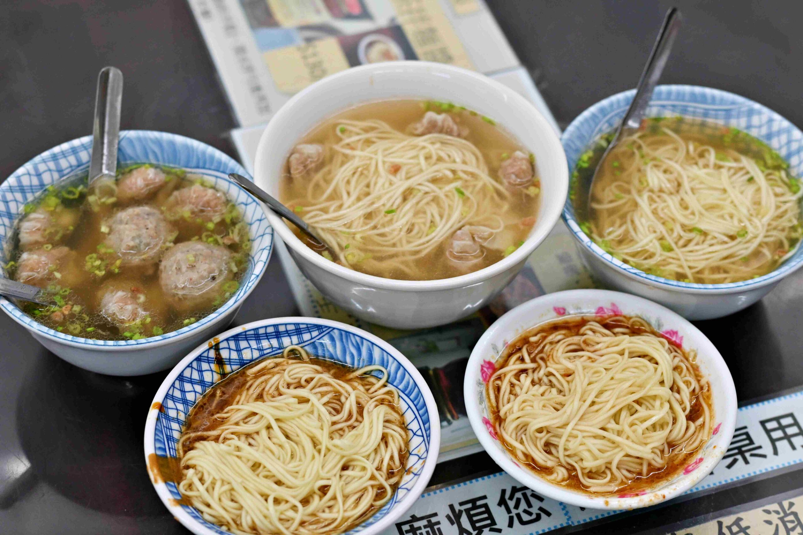 【三重便當推薦】三重阿賢排骨便當｜FoodPanda新北便當類冠軍！好吃又便宜，鐵道排骨太猛了(菜單) @趙先生吃飯