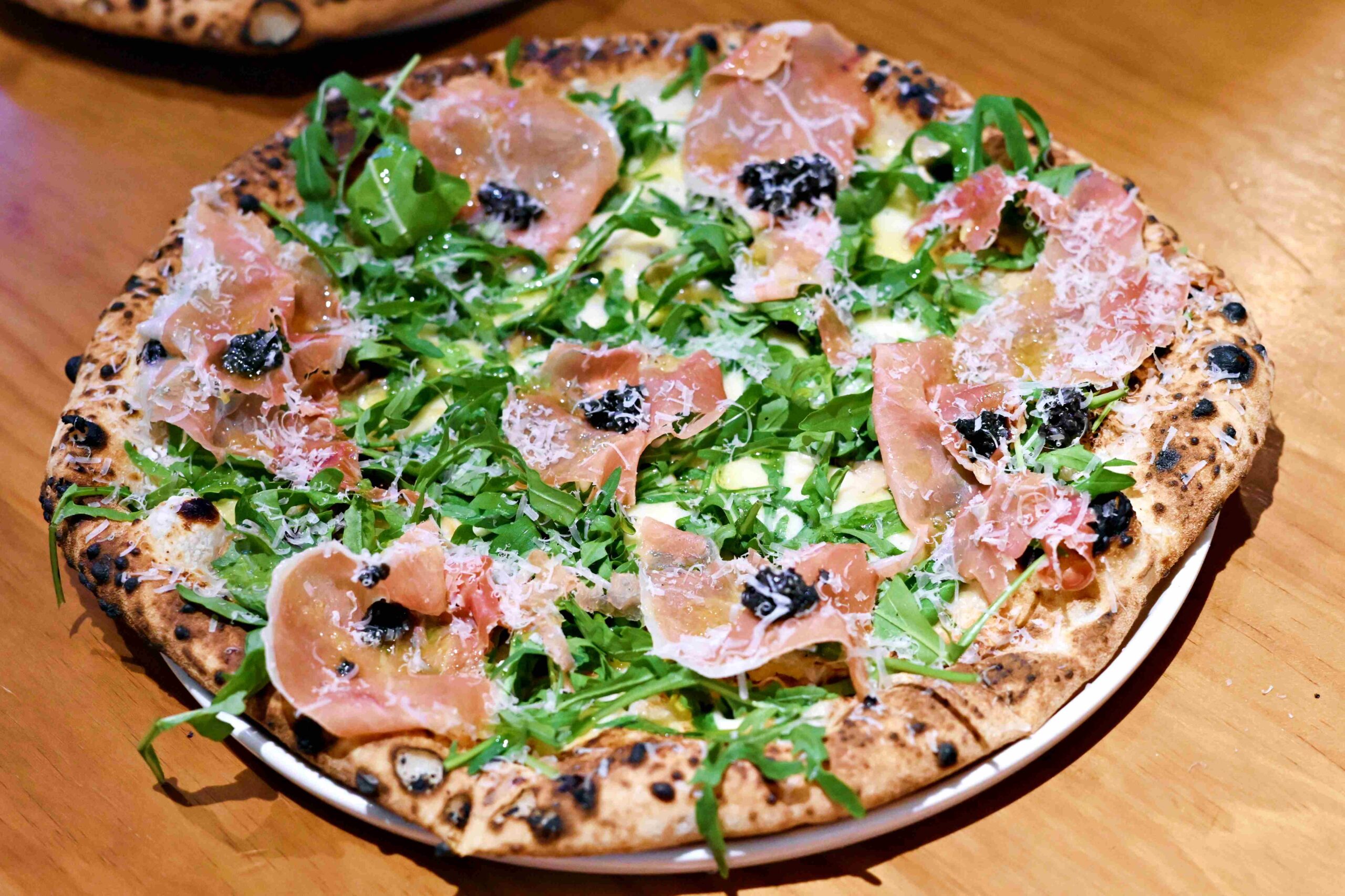 【松山美食】Gira Pizza 旋轉披薩，現點現烤窯烤披薩與道地義大利風味推薦（附菜單） @趙先生吃飯