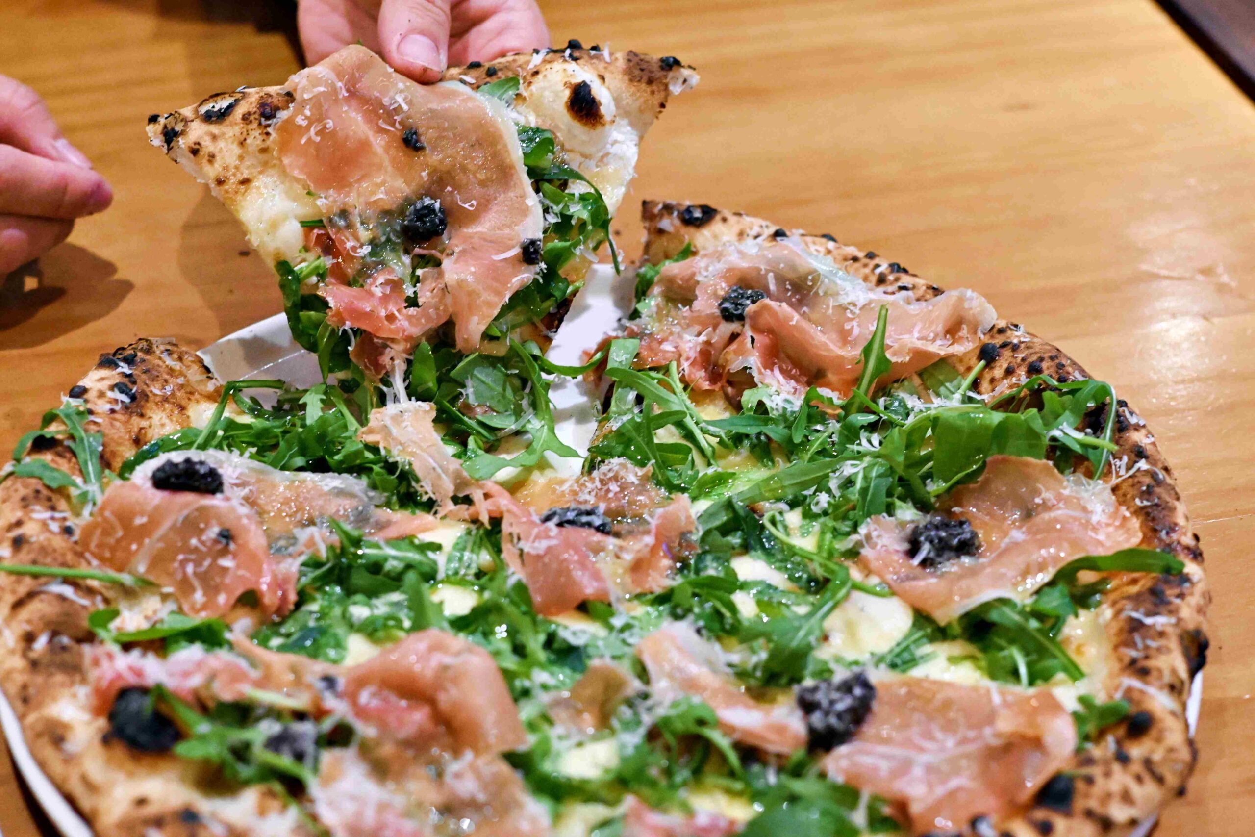 【松山美食】Gira Pizza 旋轉披薩，現點現烤窯烤披薩與道地義大利風味推薦（附菜單） @趙先生吃飯