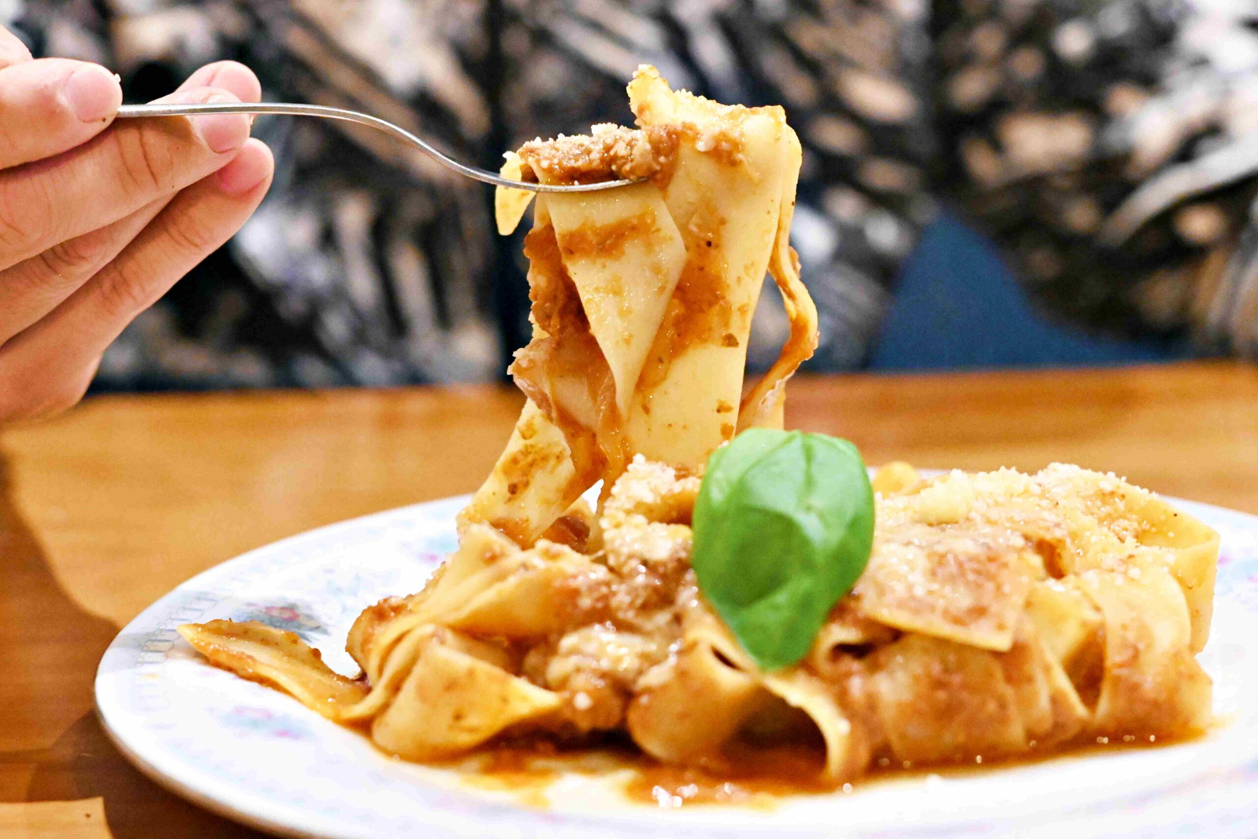 【松山美食】Gira Pizza 旋轉披薩，現點現烤窯烤披薩與道地義大利風味推薦（附菜單） @趙先生吃飯