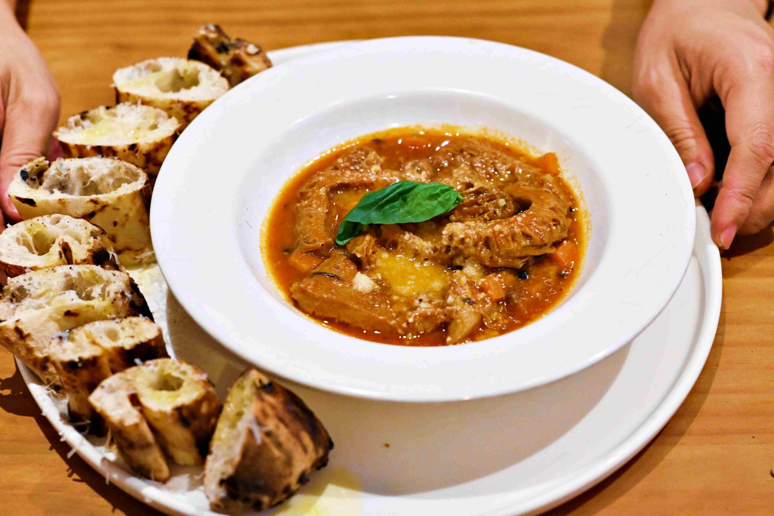 【松山美食】Gira Pizza 旋轉披薩，現點現烤窯烤披薩與道地義大利風味推薦（附菜單） @趙先生吃飯