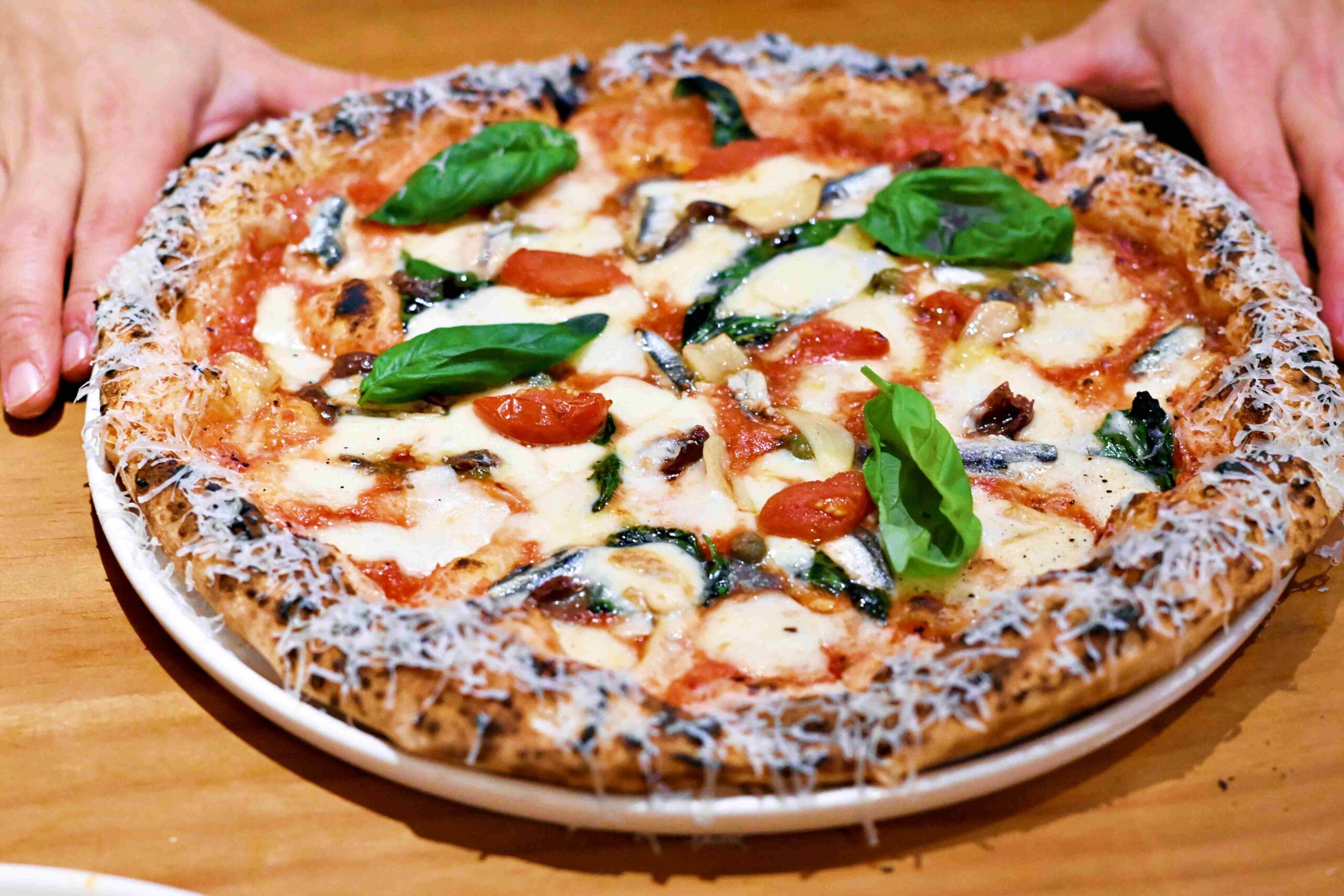 【松山美食】Gira Pizza 旋轉披薩，現點現烤窯烤披薩與道地義大利風味推薦（附菜單） @趙先生吃飯