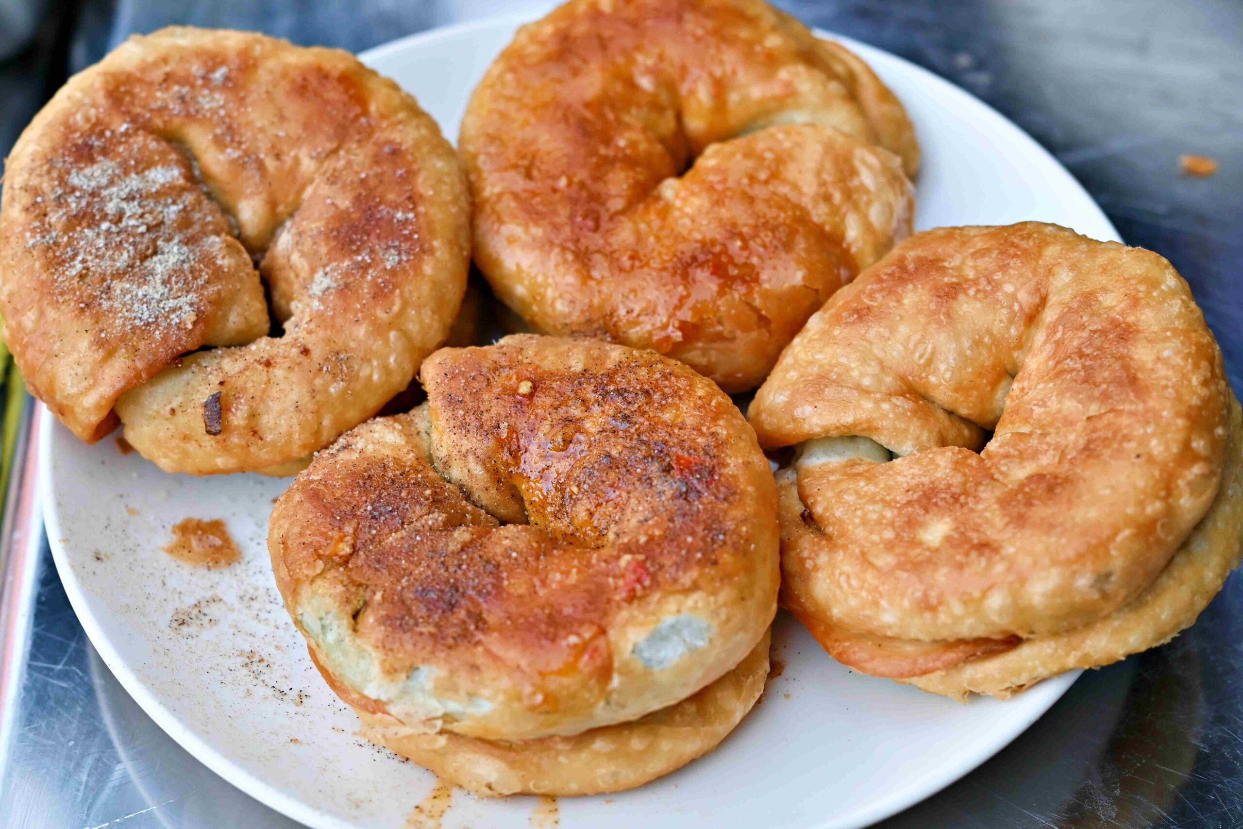 【蘆洲美食】王家手作蔥餅，現桿現炸、蔥量塞好塞滿，外酥內香真的必吃推薦！(菜單) @趙先生吃飯