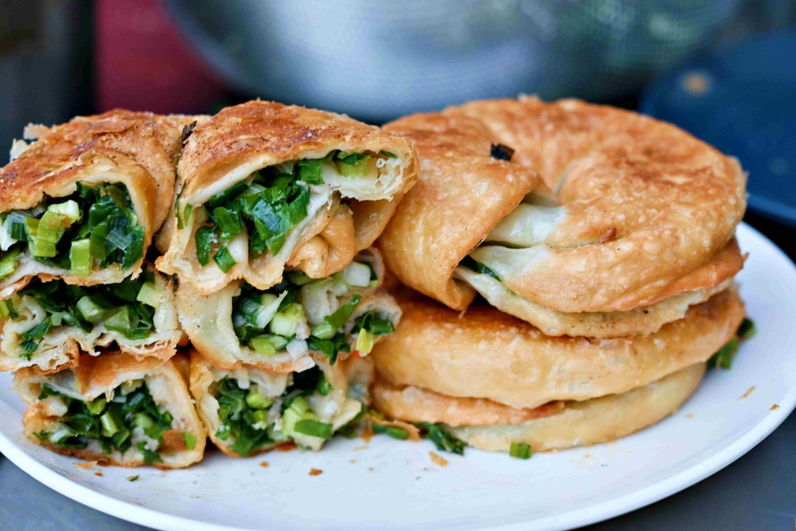 【蘆洲美食】王家手作蔥餅，現桿現炸、蔥量塞好塞滿，外酥內香真的必吃推薦！(菜單) @趙先生吃飯