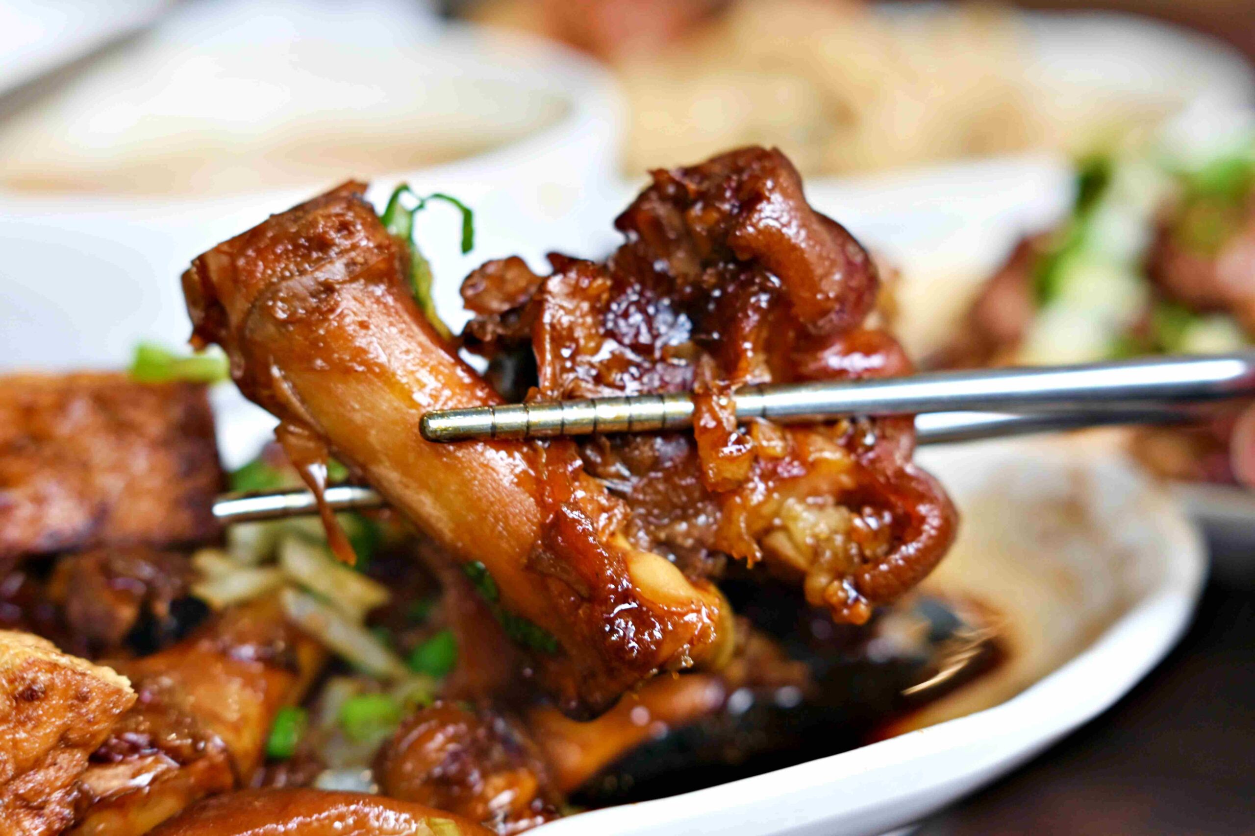 【大橋頭美食】老牌張豬腳飯，延三夜市必吃豬腳飯，滷功強到不行推薦 (菜單) @趙先生吃飯