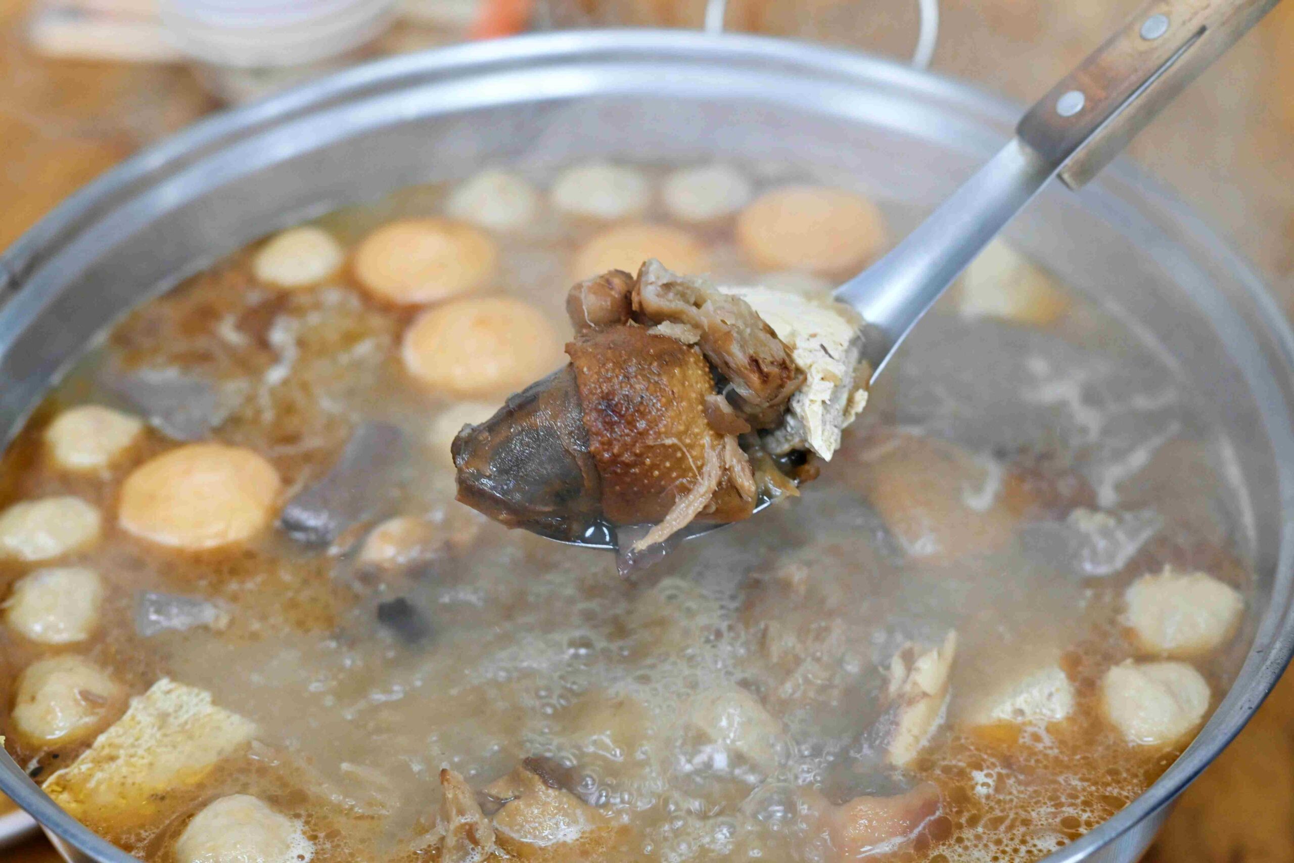 【士林美食】侯薑母鴨，40年老字號！全酒不加水的火鍋，冬天真的一定要來推薦(菜單) @趙先生吃飯