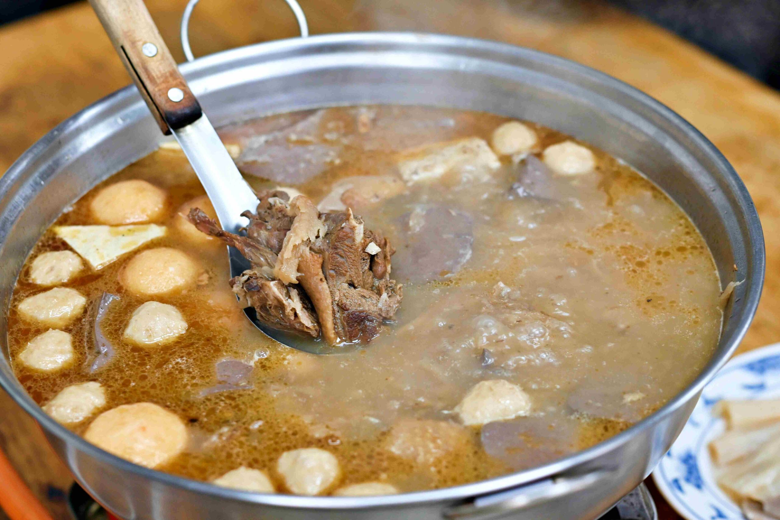 【士林美食】侯薑母鴨,40年老字號!全酒不加水的火鍋,冬天真的一定要來推薦(菜單) @趙先生吃飯 【士林美食】侯薑母鴨,40年老字號!全酒不加水的火鍋,冬天真的一定要來推薦(菜單) @趙先生吃飯