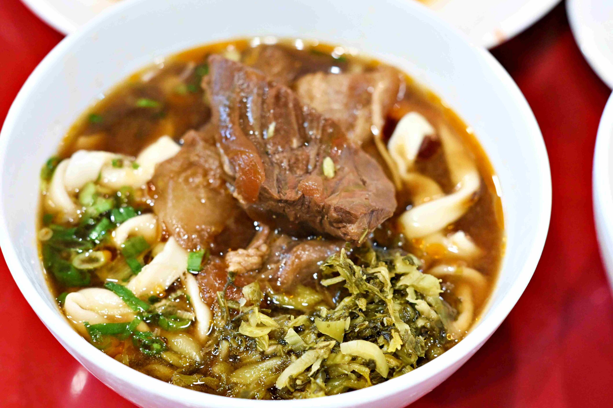 【大安區美食】老宋記真善美牛肉麵，$140最大塊的牛肉麵、免費加湯，得獎60年老店推薦（附菜單） @趙先生吃飯