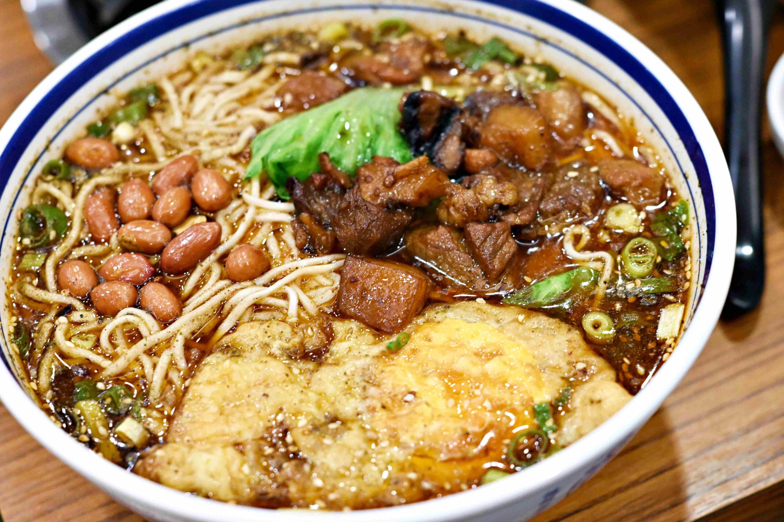 【新莊美食】川豫麵館，道地中式料理，乾麵、湯麵、個人鍋都超強推薦(菜單) @趙先生吃飯