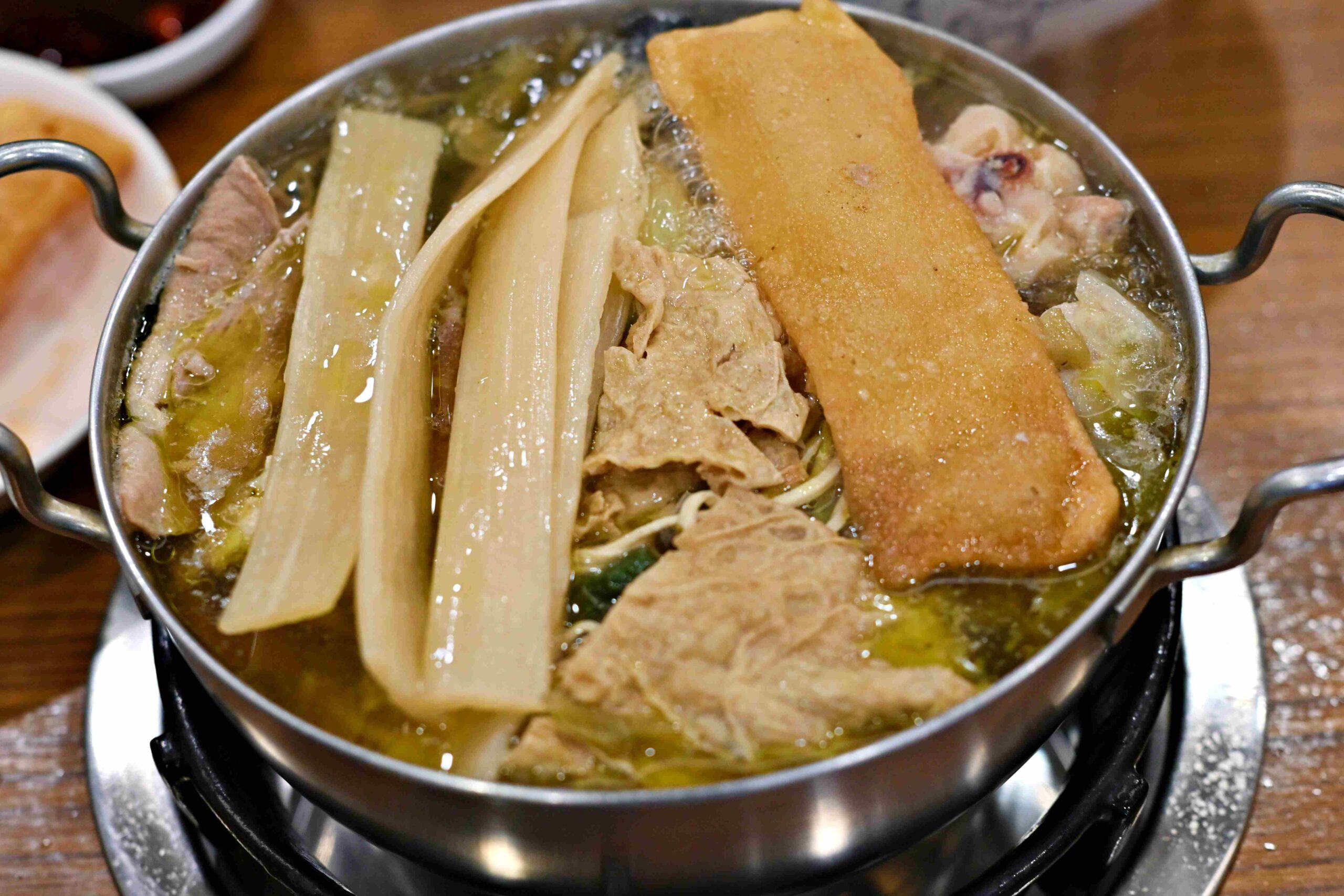 【新莊美食】川豫麵館,道地中式料理,乾麵、湯麵、個人鍋都超強推薦(菜單) @趙先生吃飯 【新莊美食】川豫麵館,道地中式料理,乾麵、湯麵、個人鍋都超強推薦(菜單) @趙先生吃飯