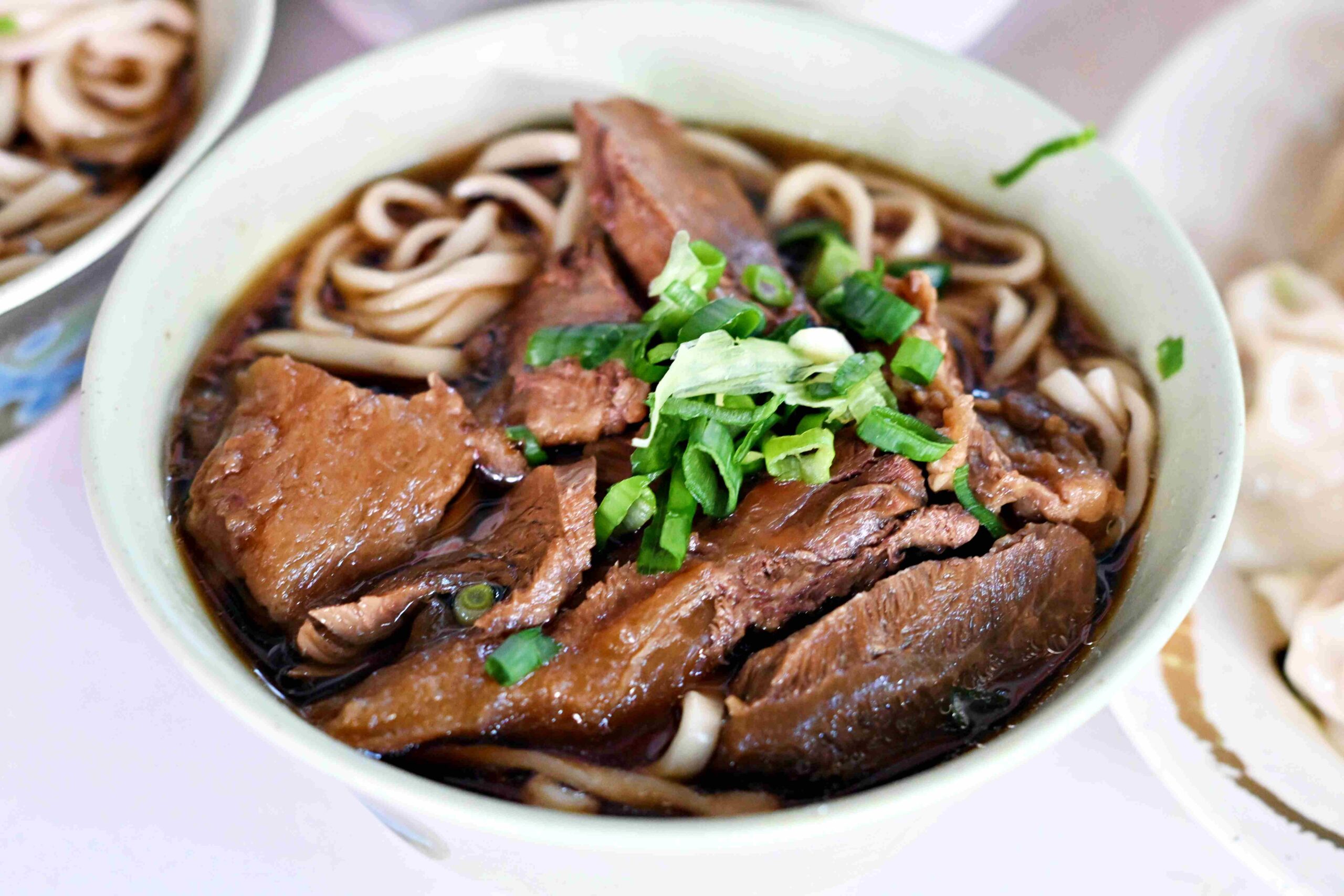 【西門町美食】小吳牛肉麵,24小時營業肉大塊湯好喝,外國人都愛吃推薦(附菜單) @趙先生吃飯 【西門町美食】小吳牛肉麵,24小時營業肉大塊湯好喝,外國人都愛吃推薦(附菜單) @趙先生吃飯