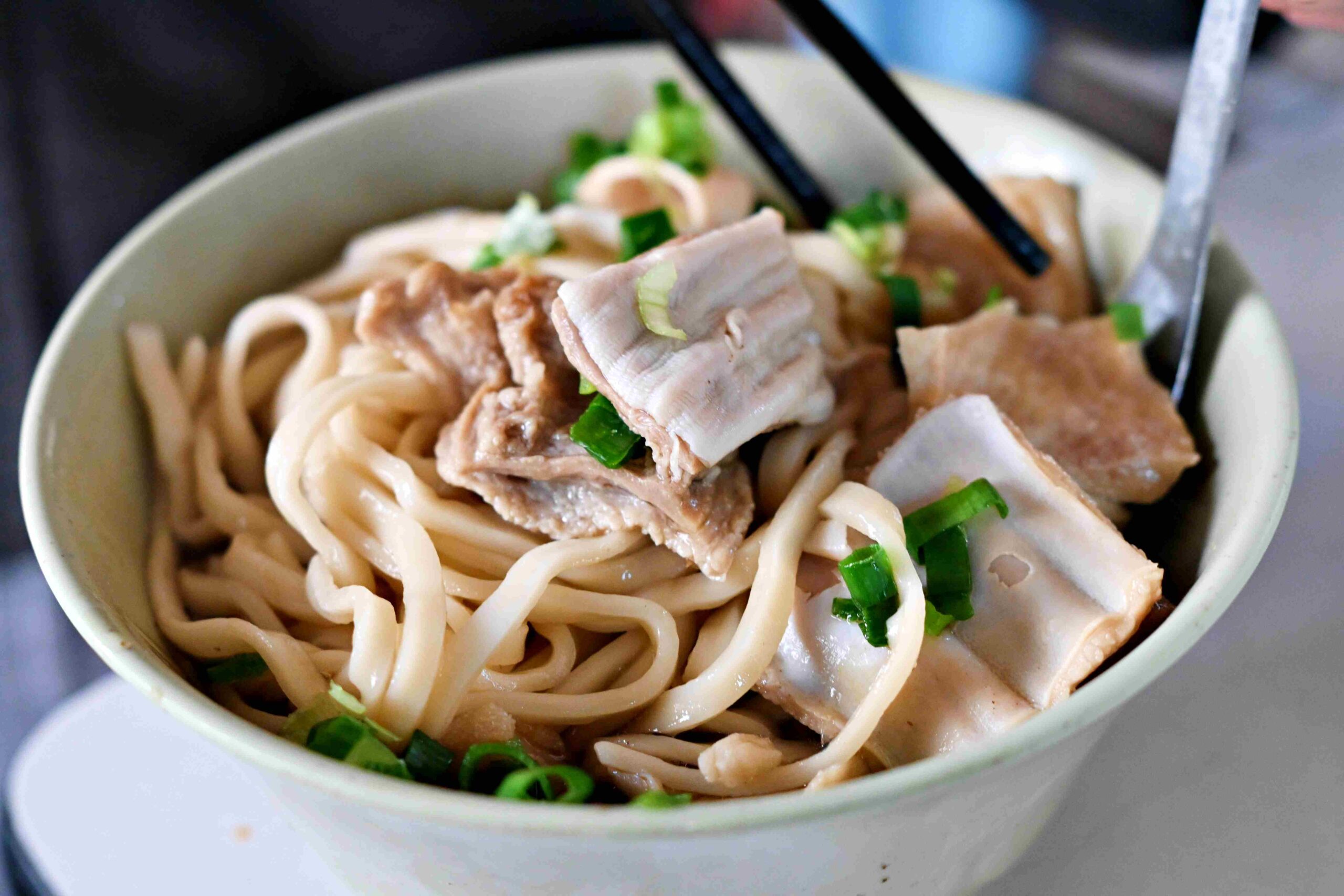 【西門町美食】小吳牛肉麵,24小時營業肉大塊湯好喝,外國人都愛吃推薦(附菜單) @趙先生吃飯 【西門町美食】小吳牛肉麵,24小時營業肉大塊湯好喝,外國人都愛吃推薦(附菜單) @趙先生吃飯