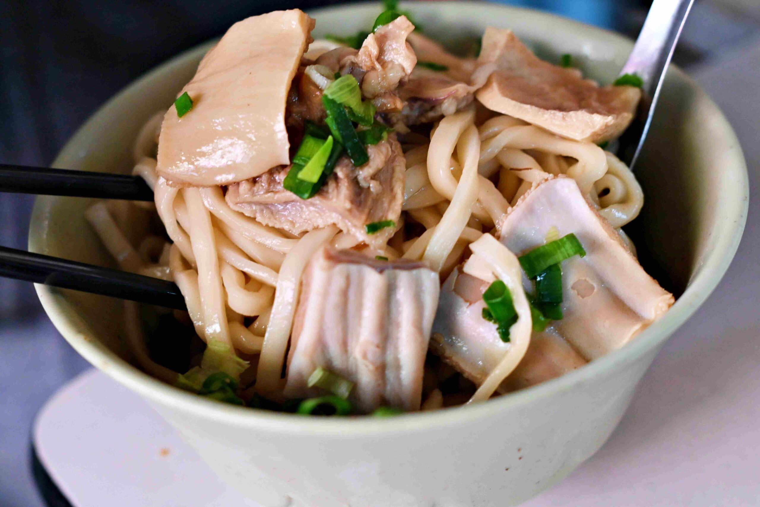 【西門町美食】小吳牛肉麵，24小時營業肉大塊湯好喝，外國人都愛吃推薦（附菜單） @趙先生吃飯