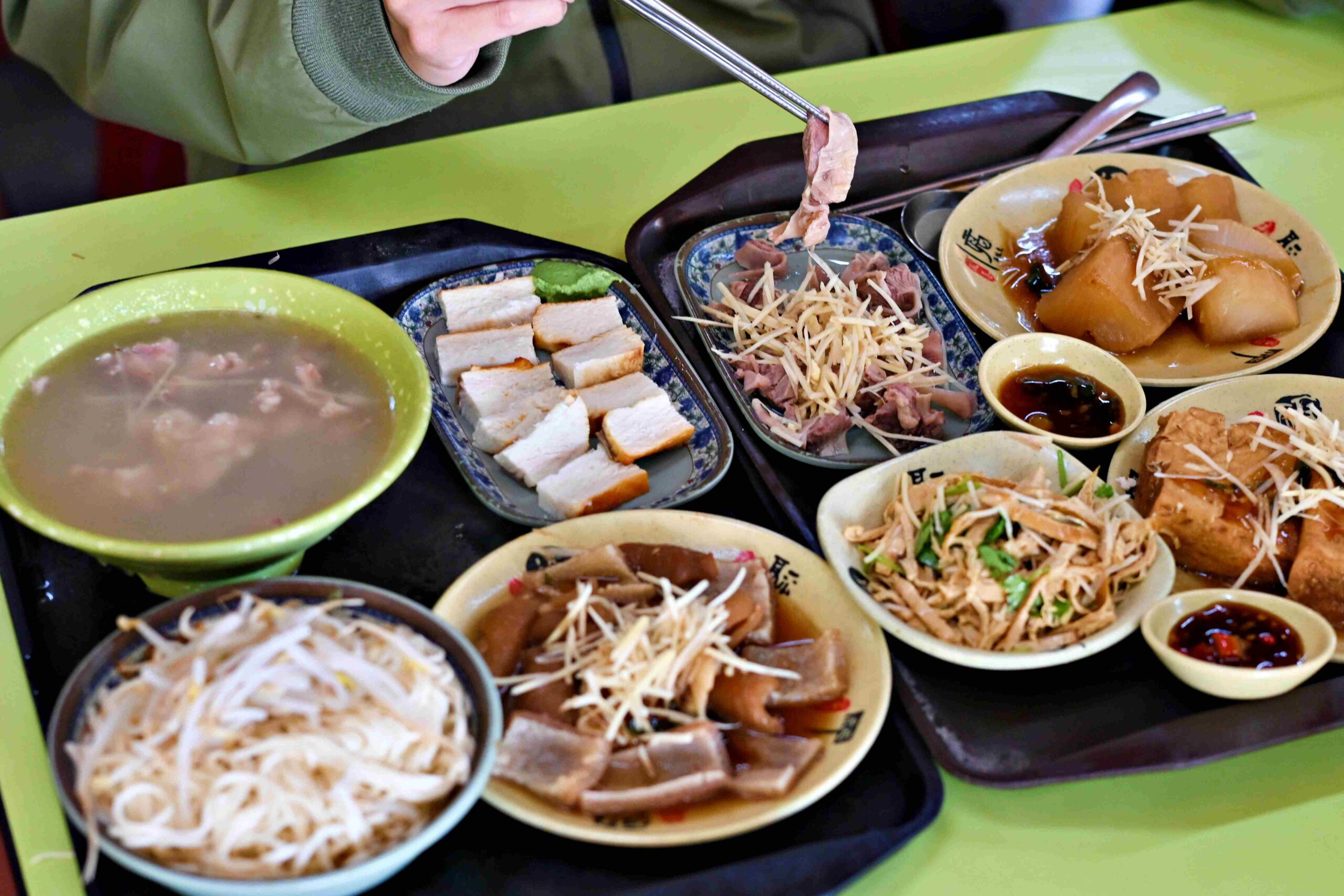 【三重美食】大胖烏醋麵,55年經典在地小吃店,烏醋麵跟小菜都超強推薦(附菜單) @趙先生吃飯 【三重美食】大胖烏醋麵,55年經典在地小吃店,烏醋麵跟小菜都超強推薦(附菜單) @趙先生吃飯