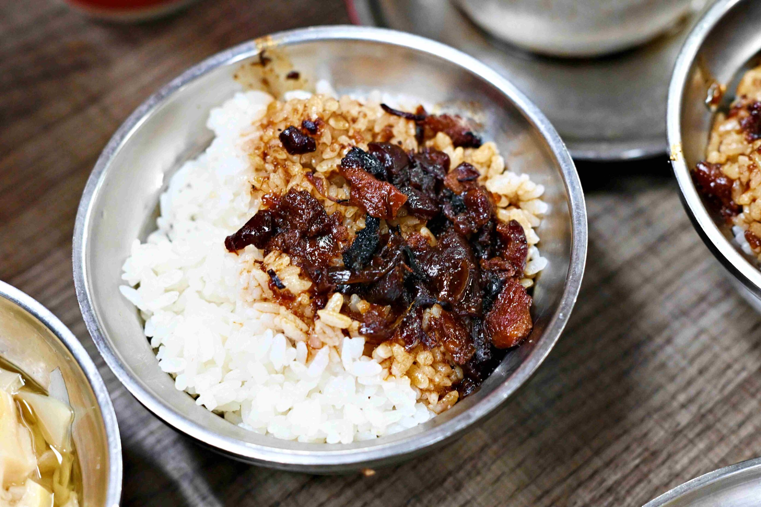 【北投美食】矮仔財滷肉飯，50年老字號必吃醬香滷肉飯推薦（菜單） @趙先生吃飯