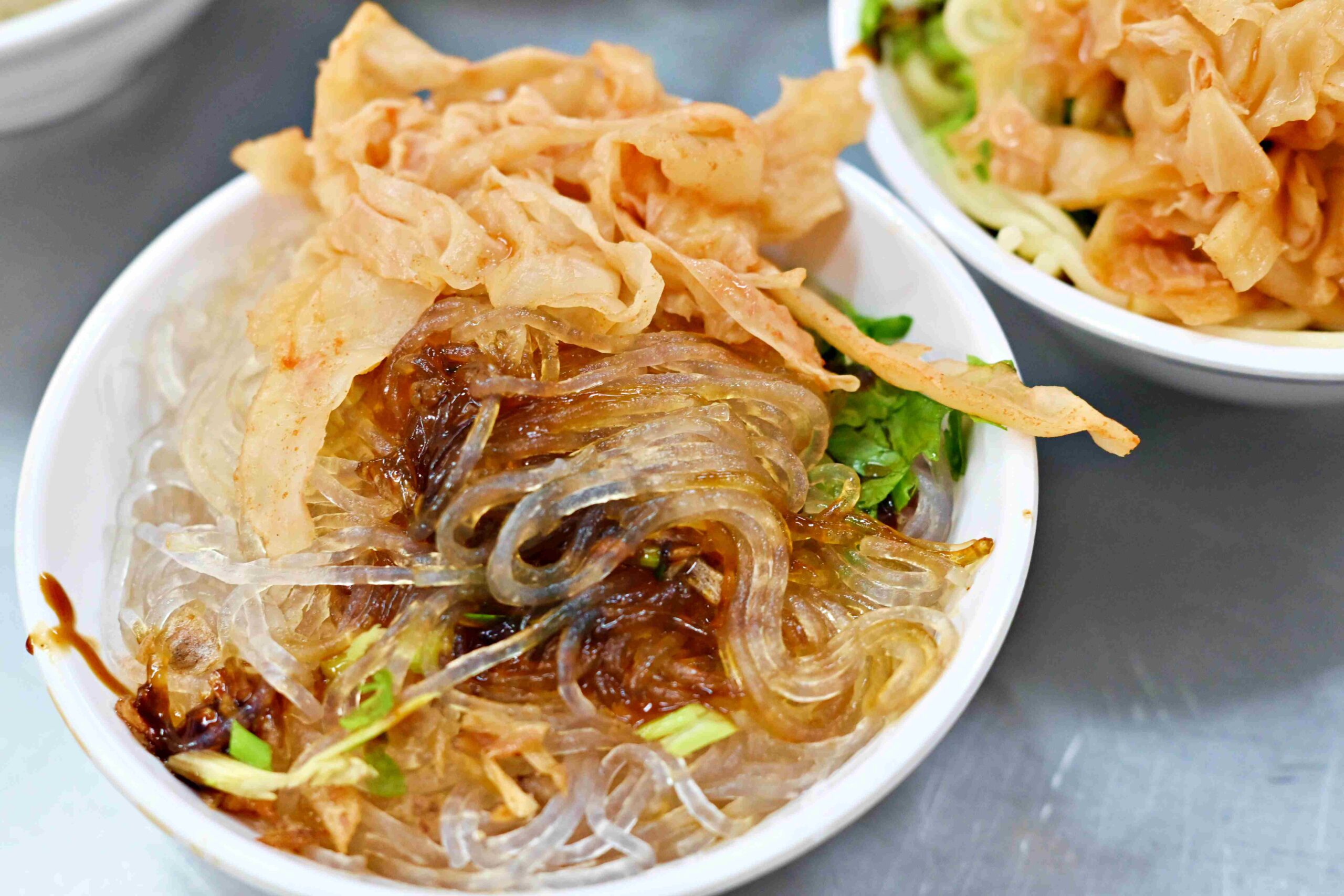 【大稻埕美食】佳興魚丸店，大橋頭站老字號現煮魷魚羹與乾麵推薦（菜單） @趙先生吃飯