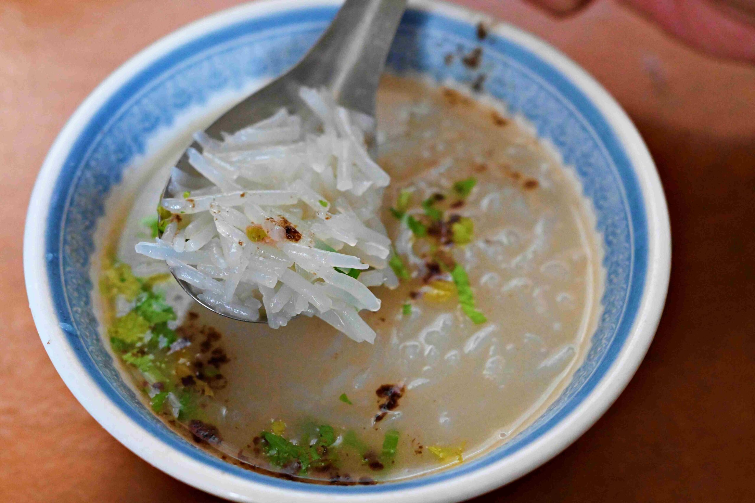 【北門美食】大稻埕米粉湯，巷弄超過80年的黑白切與肉粥推薦（附菜單） @趙先生吃飯