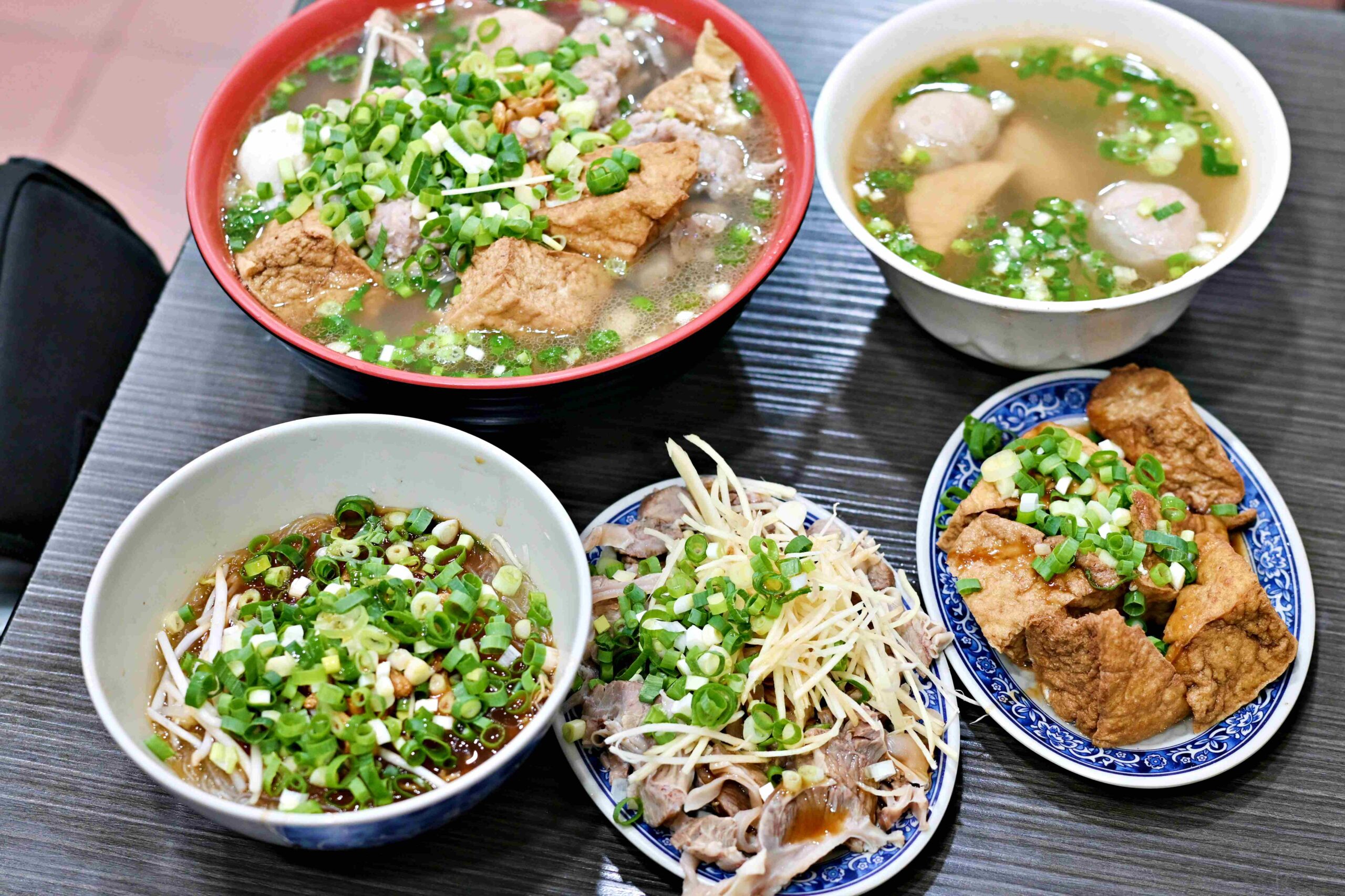 【永和美食】《龜叟の什錦麵》，電視報導認證的國寶級 50 年什錦麵推薦(菜單) @趙先生吃飯