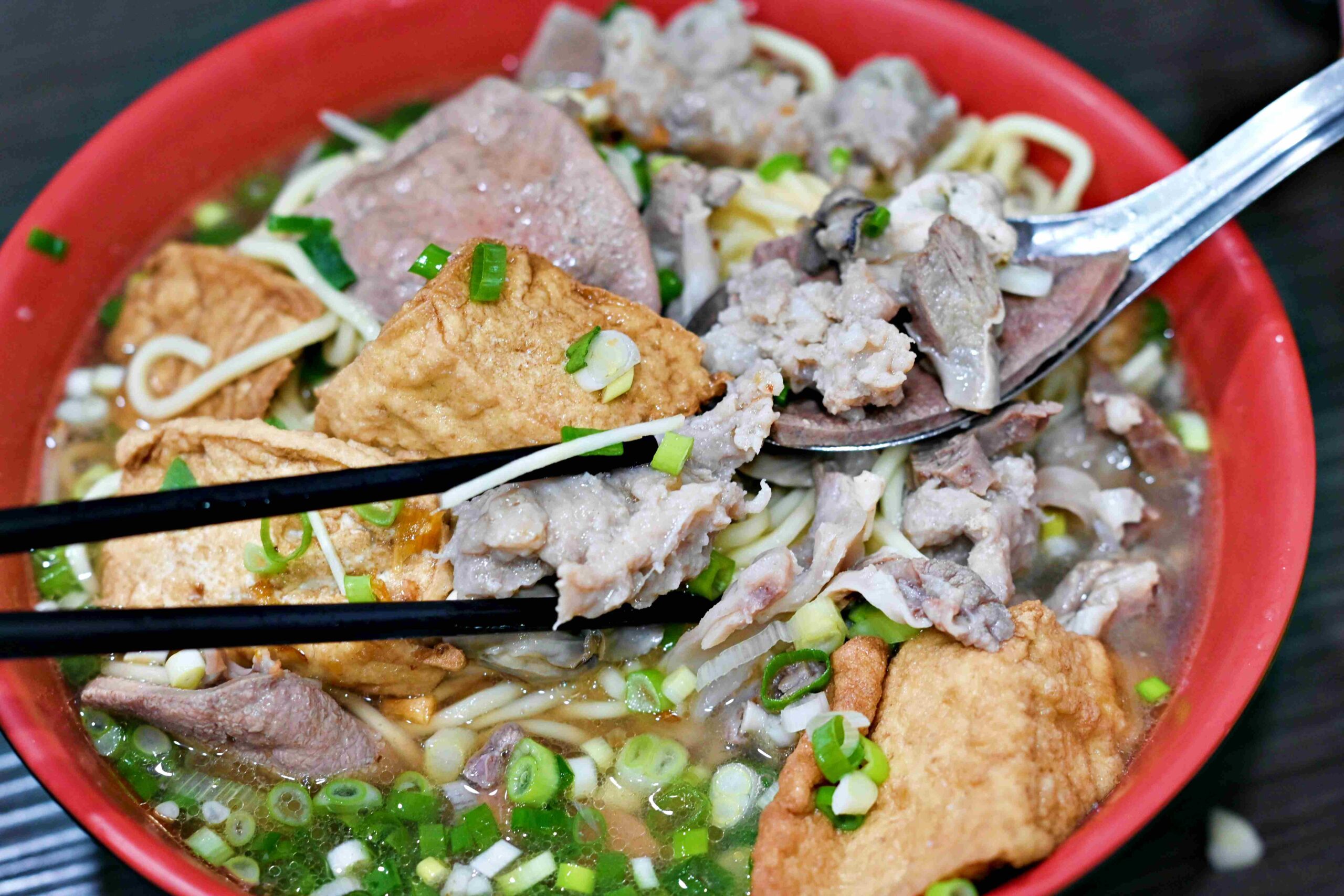 【永和美食】《龜叟の什錦麵》，電視報導認證的國寶級 50 年什錦麵推薦(菜單) @趙先生吃飯