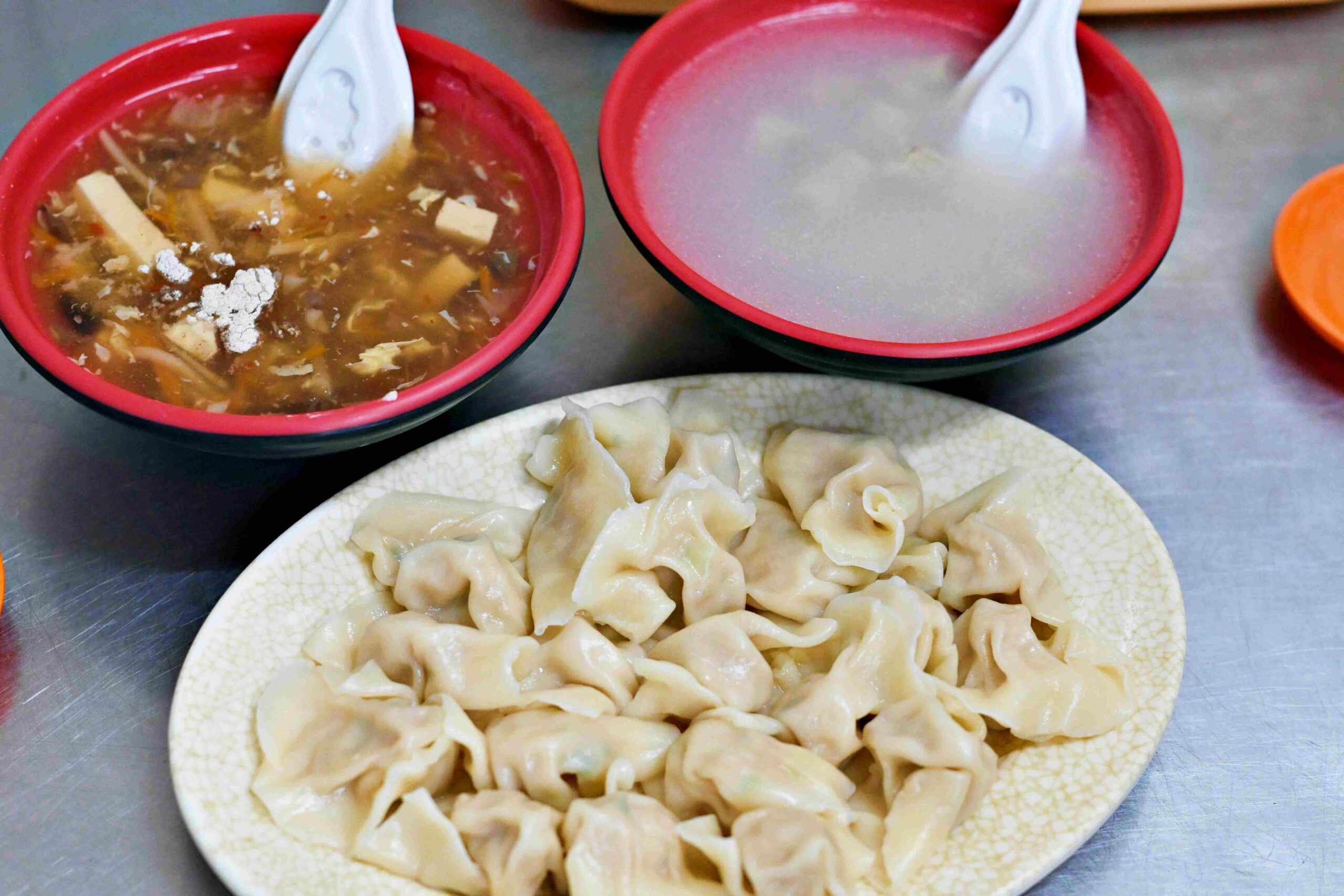 【新莊美食】溢湘麵館｜酸辣粉控的天堂，天然湯頭＋Q彈粉條吃起來超過癮(菜單) @趙先生吃飯