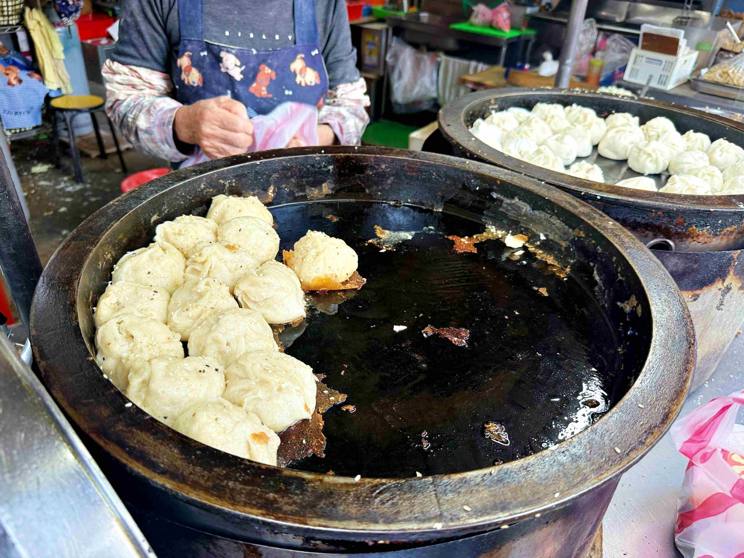 【北投美食】石牌無名生煎包，30年老店現包現點現煎，帶有麻油香氣推薦 (菜單) @趙先生吃飯