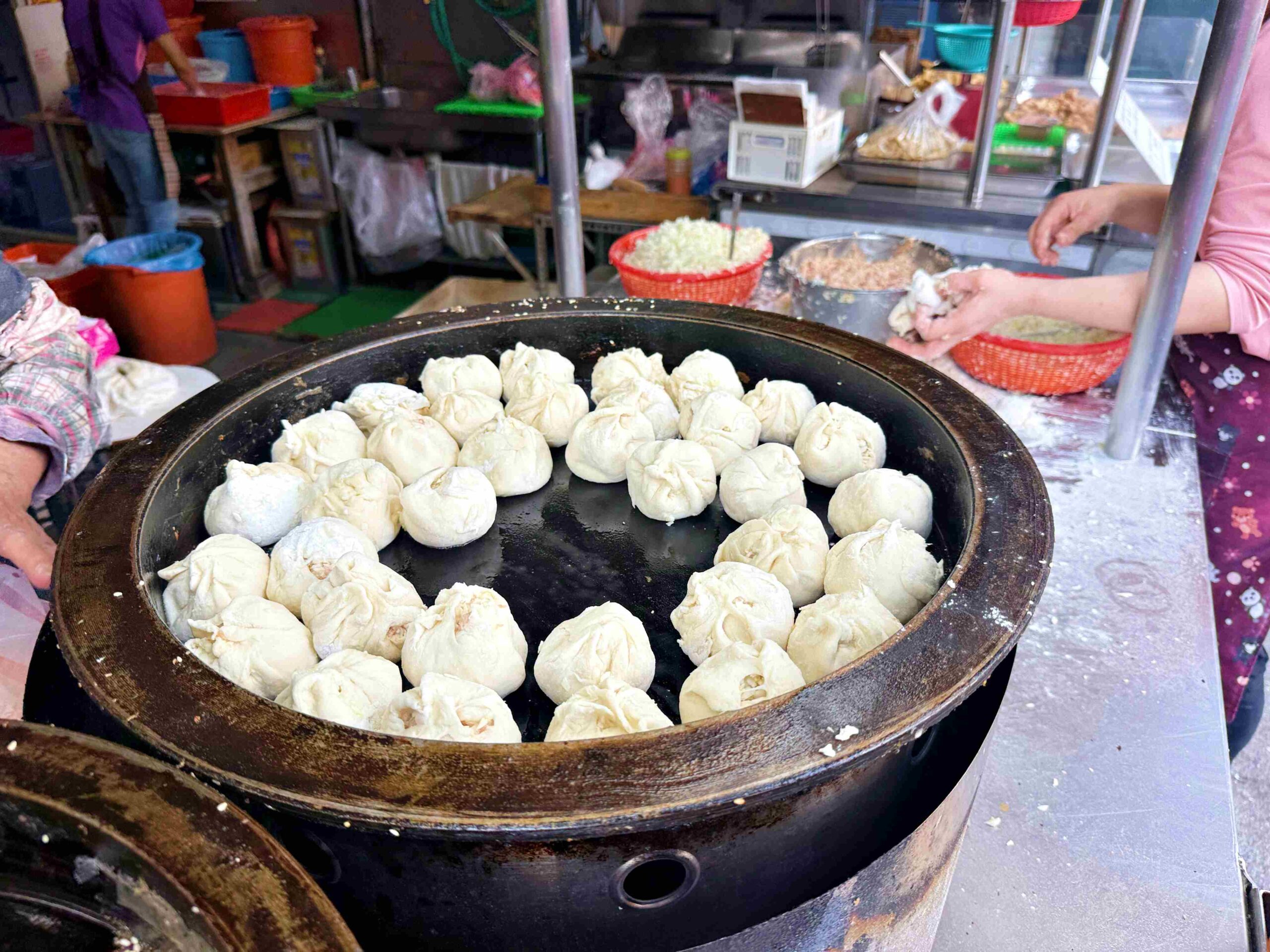 【北投美食】石牌無名生煎包，30年老店現包現點現煎，帶有麻油香氣推薦 (菜單) @趙先生吃飯
