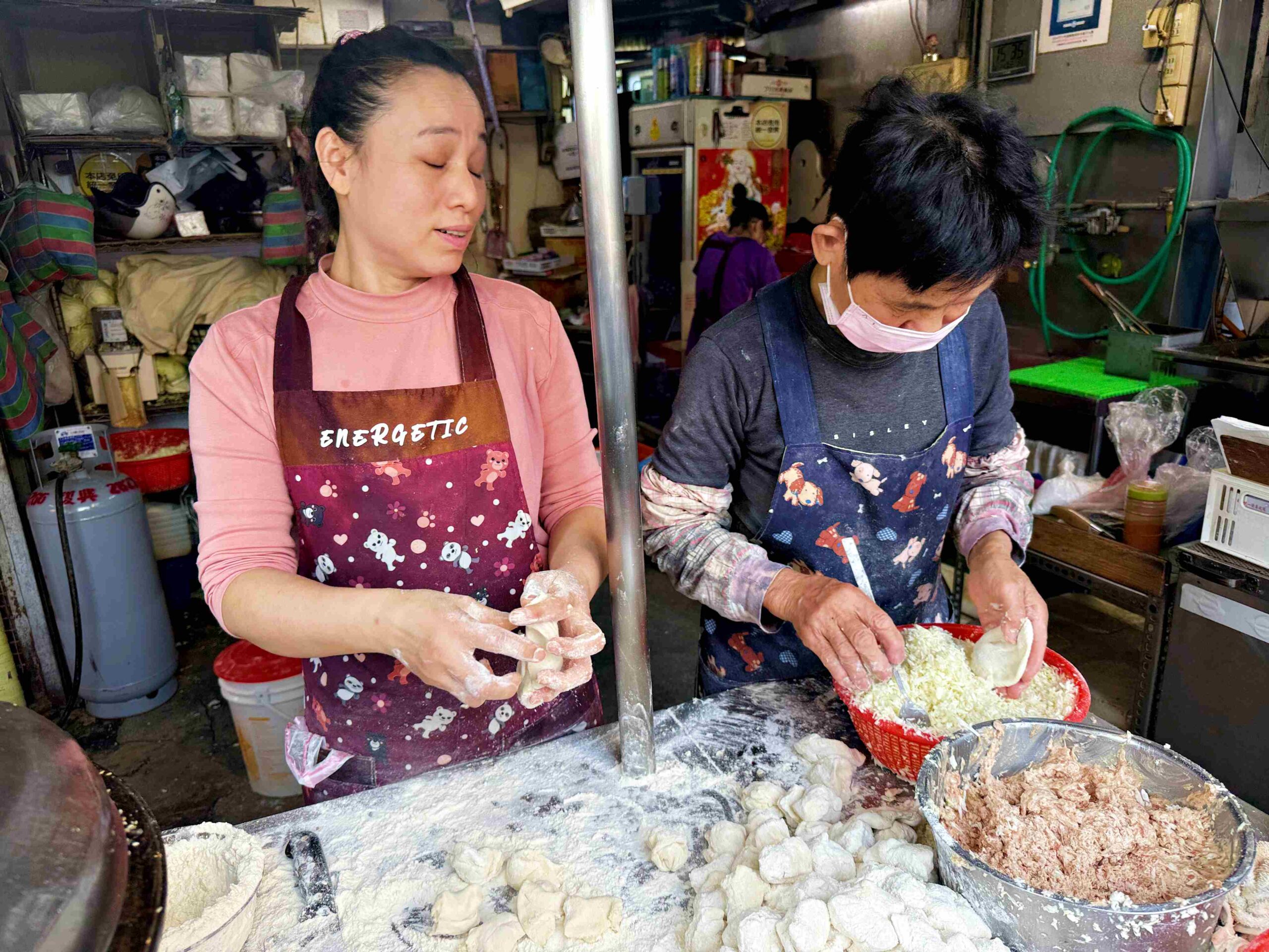 【北投美食】石牌無名生煎包，30年老店現包現點現煎，帶有麻油香氣推薦 (菜單) @趙先生吃飯
