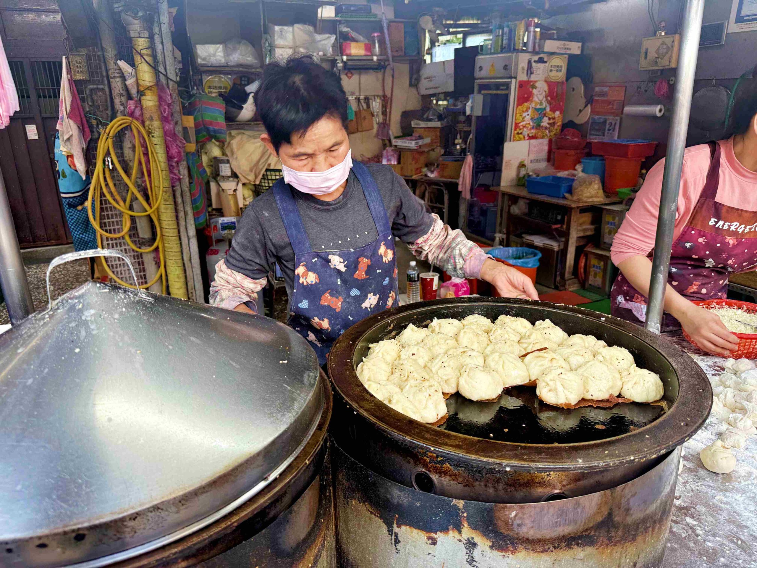 【北投美食】石牌無名生煎包，30年老店現包現點現煎，帶有麻油香氣推薦 (菜單) @趙先生吃飯