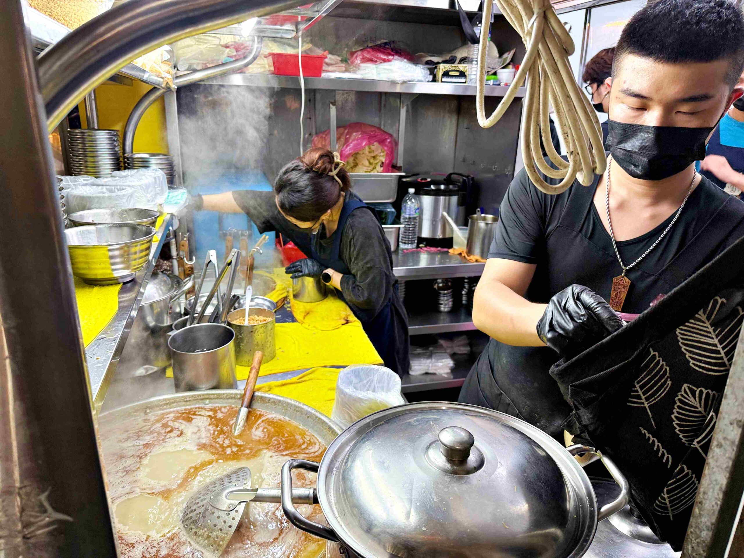 【南機場美食】阿男麻油雞，必喝米其林推薦濃郁甘甜的巨型麻油雞腿湯(菜單) @趙先生吃飯
