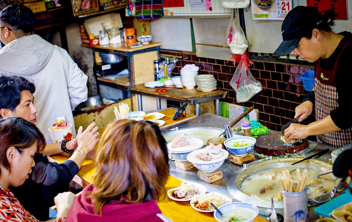 【北門美食】大稻埕米粉湯，巷弄超過80年的黑白切與肉粥推薦（附菜單） @趙先生吃飯