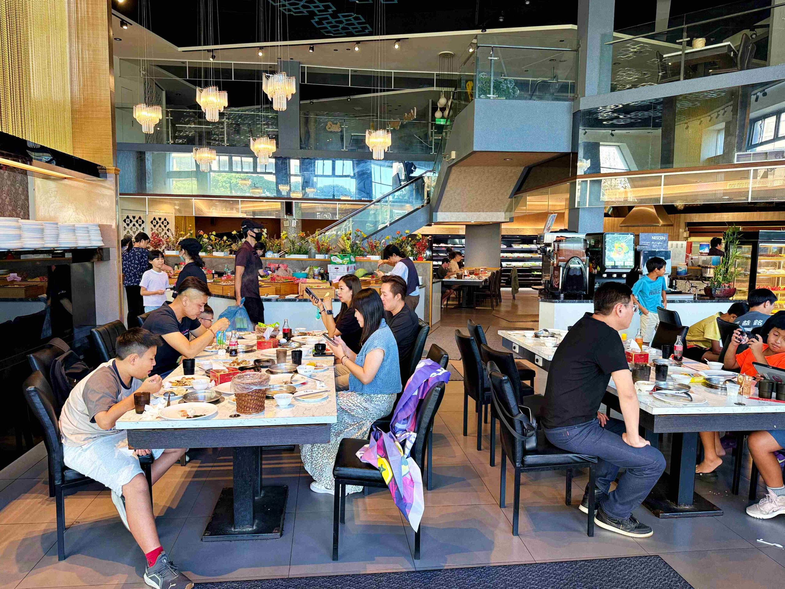 【三重美食】羽葉麻辣火鍋，$539吃超過百樣食材，火鍋+自助餐超划算推薦！(菜單) @趙先生吃飯