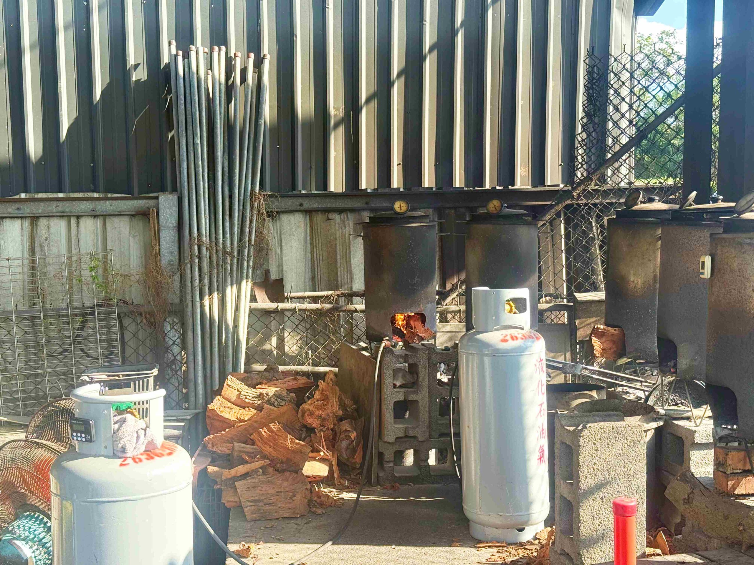 【三芝美食】香聚桶仔雞，花東放山雞、純天然食材，老師傅超會料理推薦(菜單)！ @趙先生吃飯