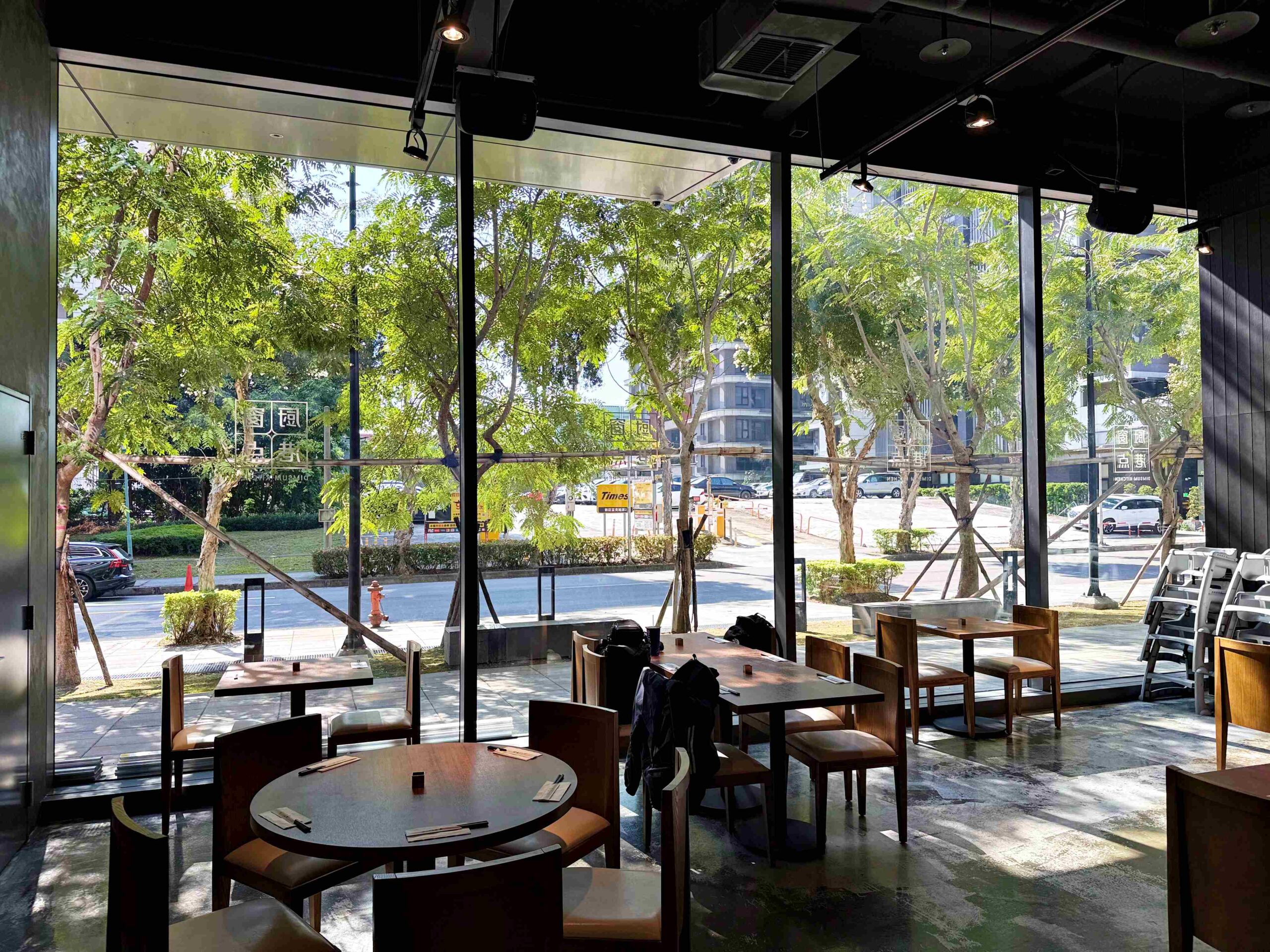 【新莊美食】村民食堂廚窗港點 i-Tower 店，堅持現做超60道港點吃到飽推薦 @趙先生吃飯