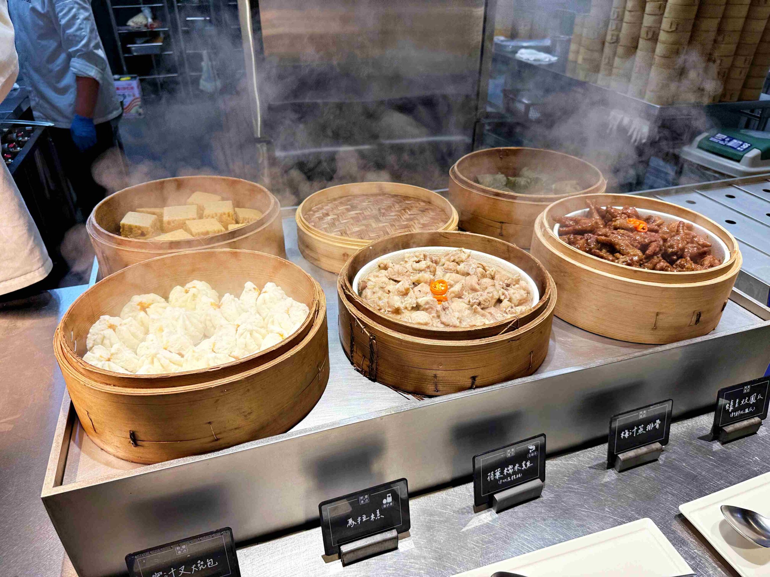 【新莊美食】村民食堂廚窗港點 i-Tower 店，堅持現做超60道港點吃到飽推薦 @趙先生吃飯