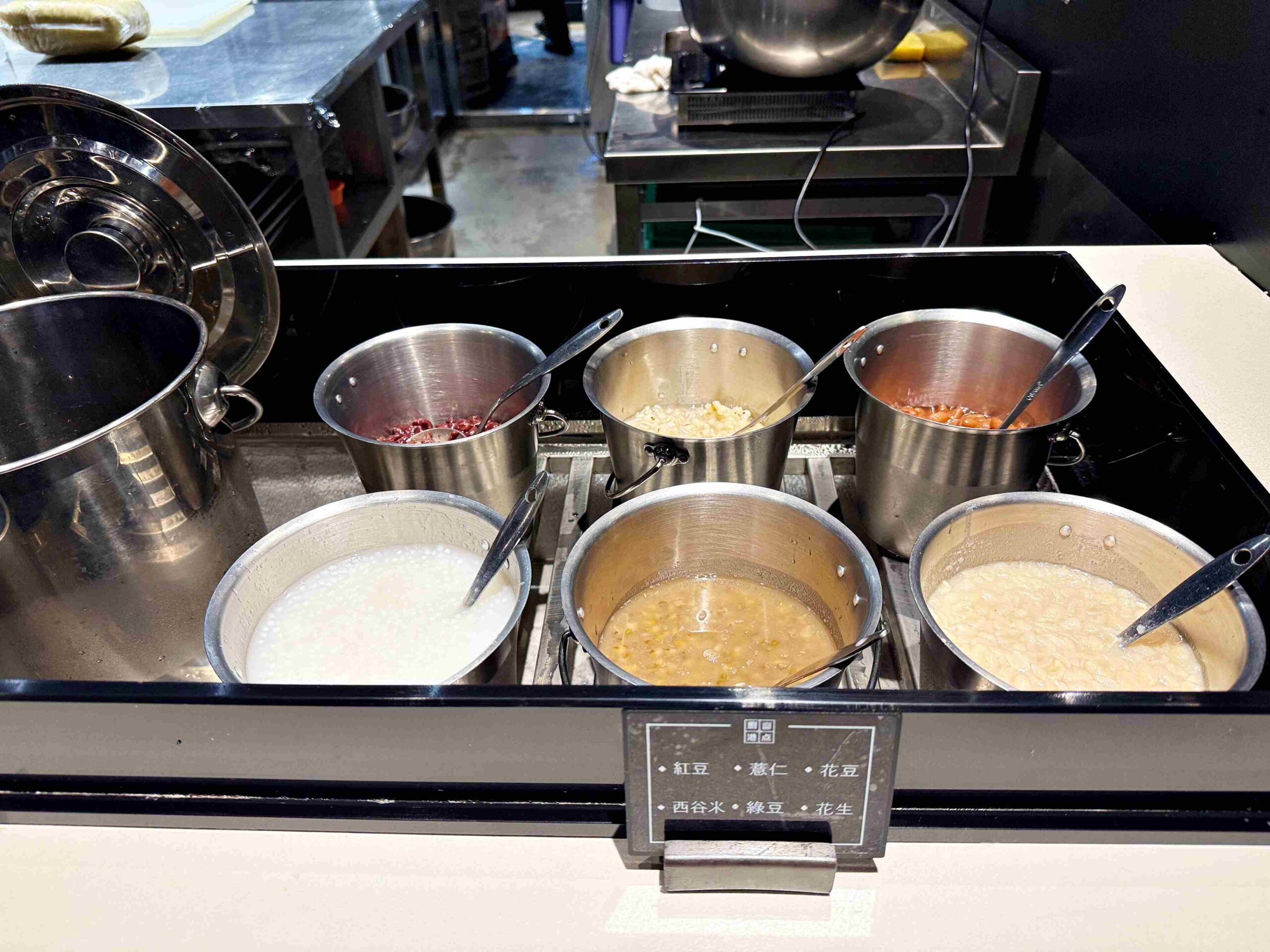 【新莊美食】村民食堂廚窗港點 i-Tower 店，堅持現做超60道港點吃到飽推薦 @趙先生吃飯