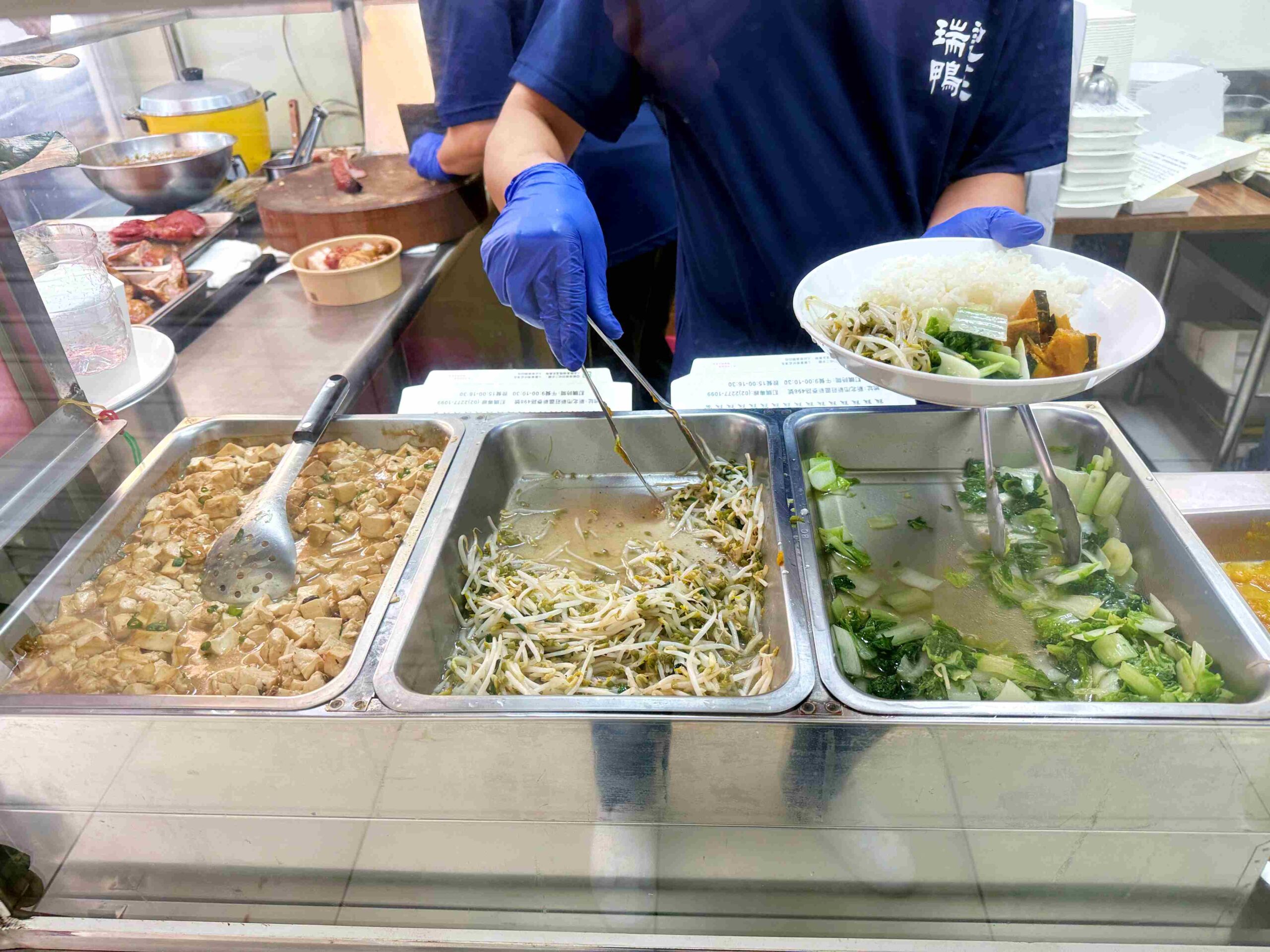 【新莊美食】瑞記鴨莊，油雞嫩、燒鴨香、脆皮燒肉更是脆推薦！(菜單) @趙先生吃飯