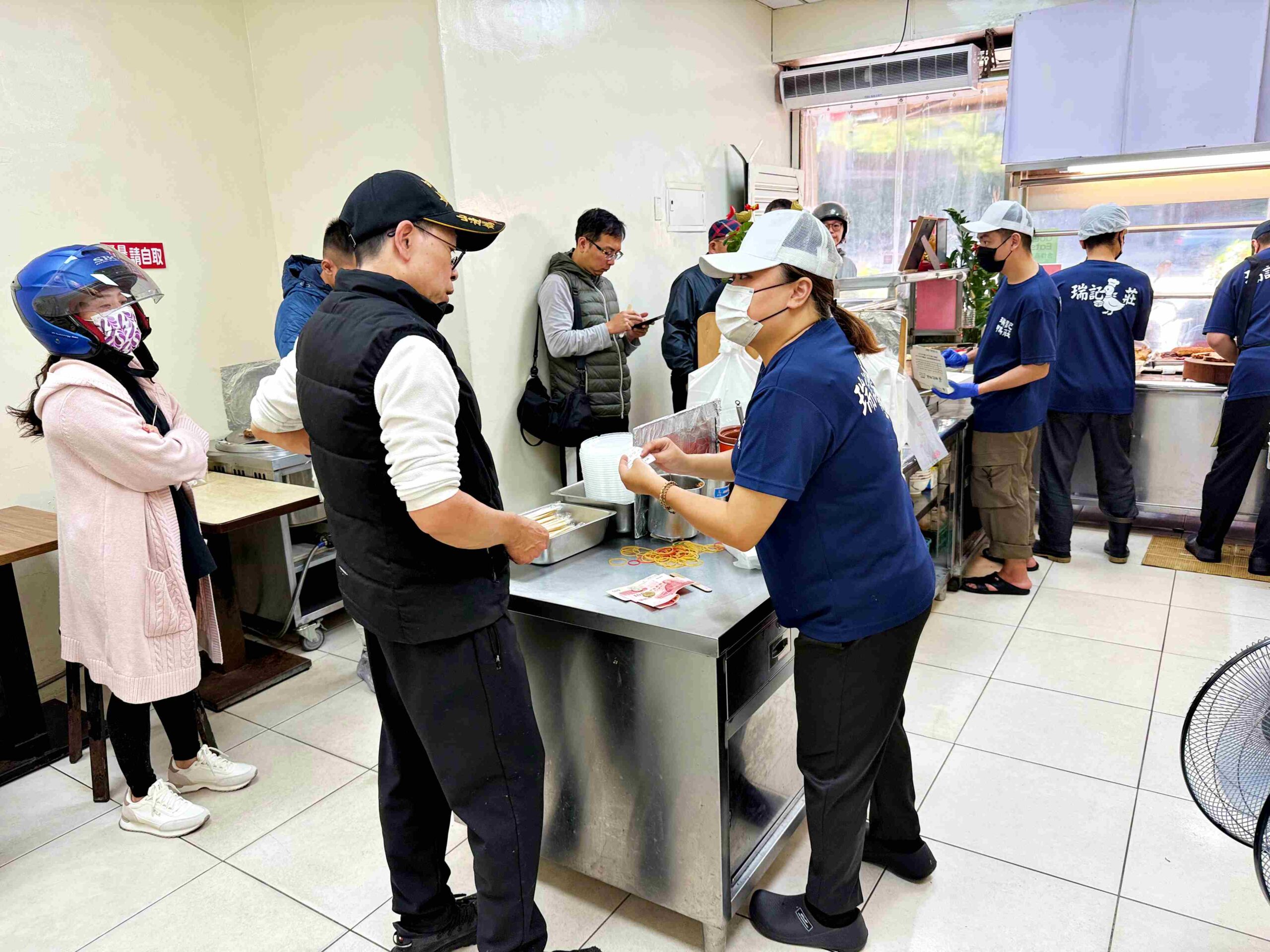【新莊美食】瑞記鴨莊，油雞嫩、燒鴨香、脆皮燒肉更是脆推薦！(菜單) @趙先生吃飯