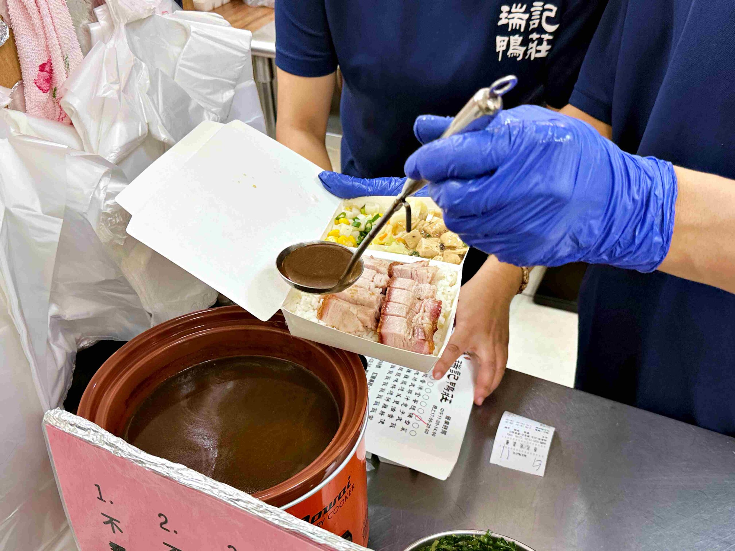 【新莊美食】瑞記鴨莊，油雞嫩、燒鴨香、脆皮燒肉更是脆推薦！(菜單) @趙先生吃飯
