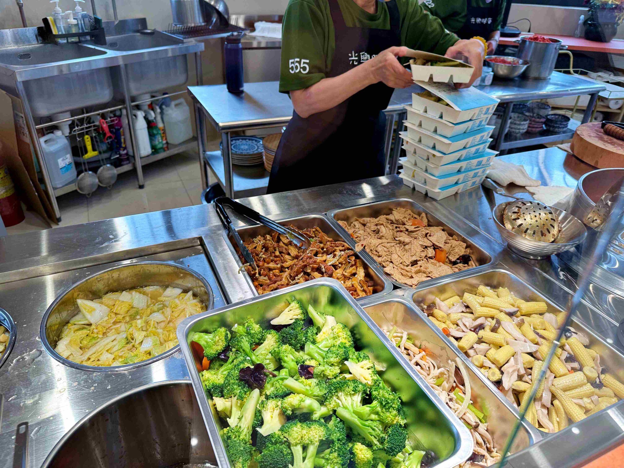 【三重美食】光興腿庫,米其林認證的魯肉飯,搬家後排隊依然火爆推薦!(菜單) @趙先生吃飯 【三重美食】光興腿庫,米其林認證的魯肉飯,搬家後排隊依然火爆推薦!(菜單) @趙先生吃飯