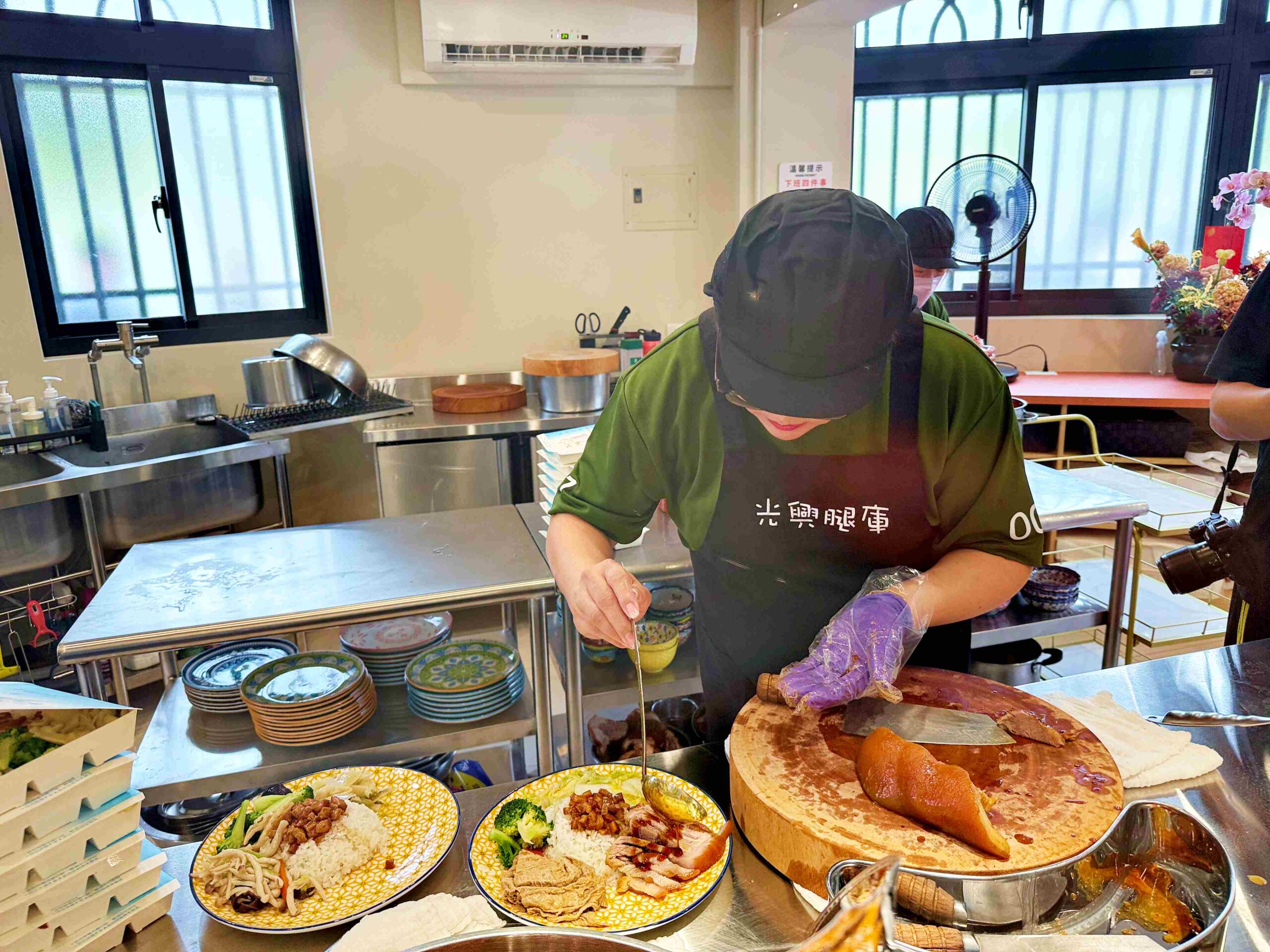 【三重美食】光興腿庫,米其林認證的魯肉飯,搬家後排隊依然火爆推薦!(菜單) @趙先生吃飯 【三重美食】光興腿庫,米其林認證的魯肉飯,搬家後排隊依然火爆推薦!(菜單) @趙先生吃飯