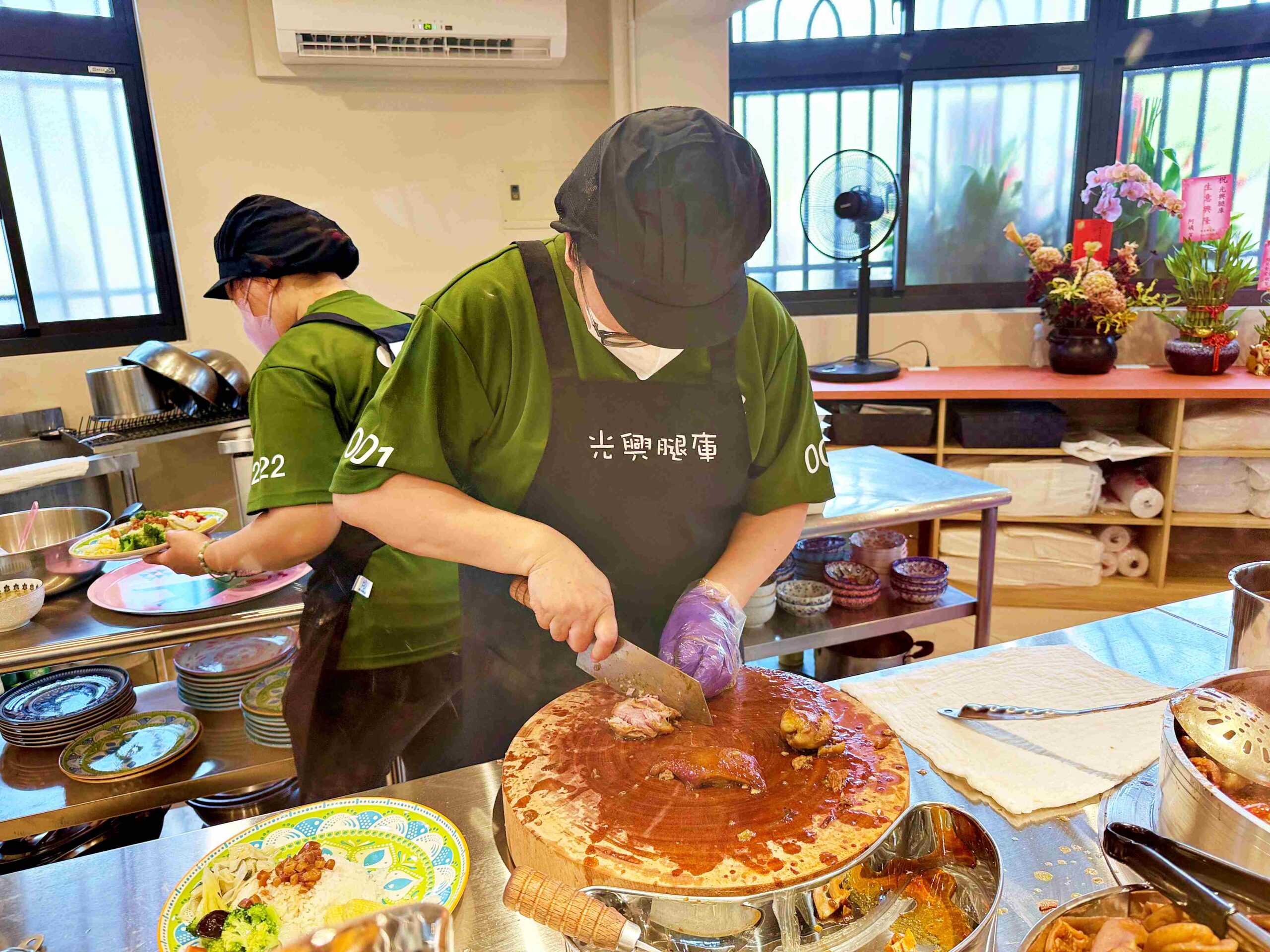 【三重美食】光興腿庫,米其林認證的魯肉飯,搬家後排隊依然火爆推薦!(菜單) @趙先生吃飯 【三重美食】光興腿庫,米其林認證的魯肉飯,搬家後排隊依然火爆推薦!(菜單) @趙先生吃飯