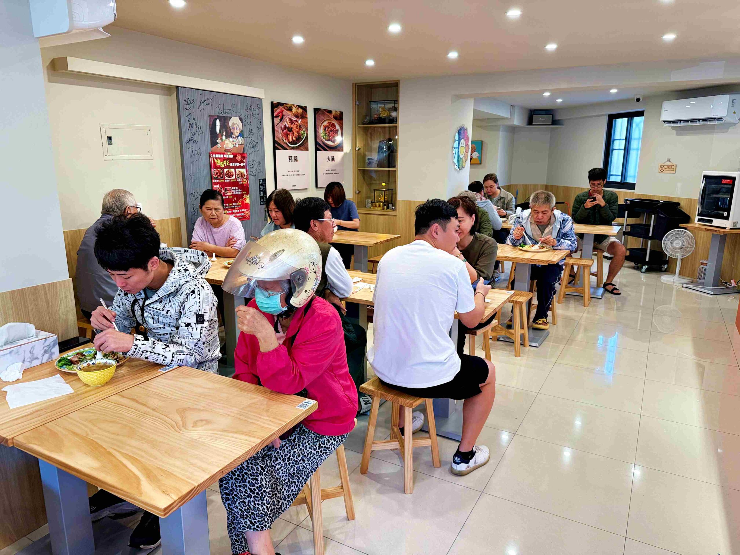 【三重美食】光興腿庫,米其林認證的魯肉飯,搬家後排隊依然火爆推薦!(菜單) @趙先生吃飯 【三重美食】光興腿庫,米其林認證的魯肉飯,搬家後排隊依然火爆推薦!(菜單) @趙先生吃飯