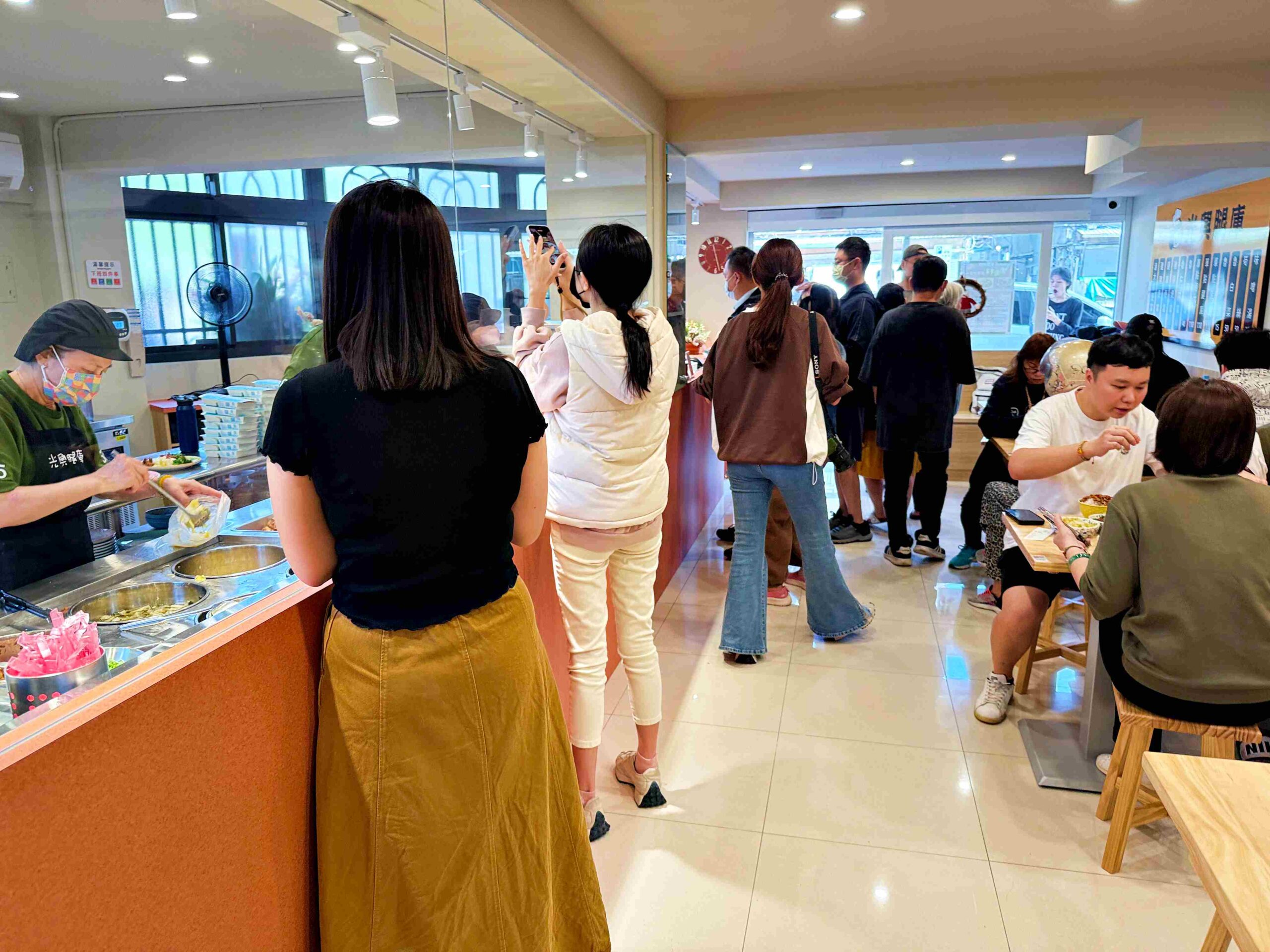 【三重美食】光興腿庫,米其林認證的魯肉飯,搬家後排隊依然火爆推薦!(菜單) @趙先生吃飯 【三重美食】光興腿庫,米其林認證的魯肉飯,搬家後排隊依然火爆推薦!(菜單) @趙先生吃飯