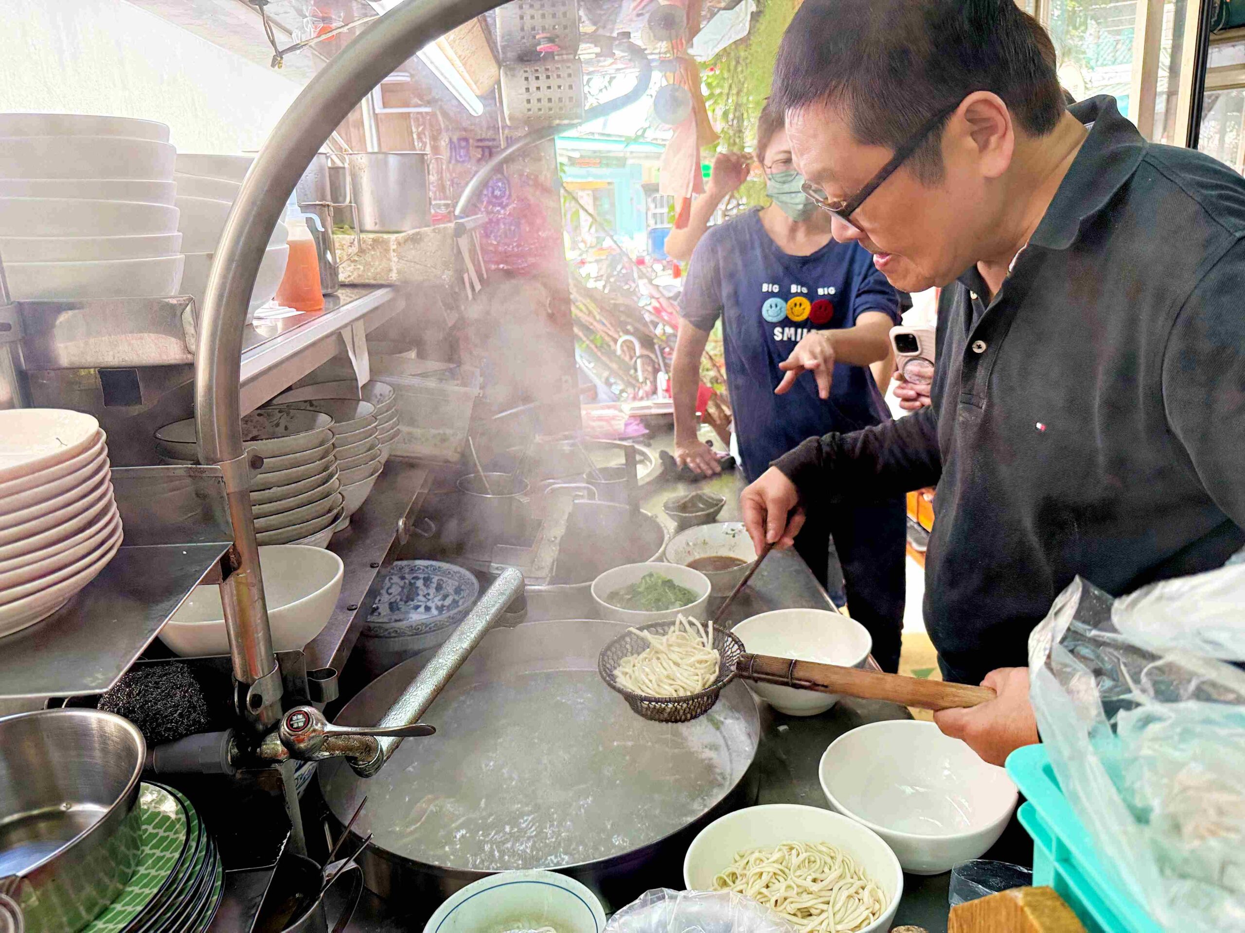 【三重美食】高棚滿座牛肉麵，無招牌百元牛肉麵+銅板價乾麵好吃推薦！(菜單) @趙先生吃飯