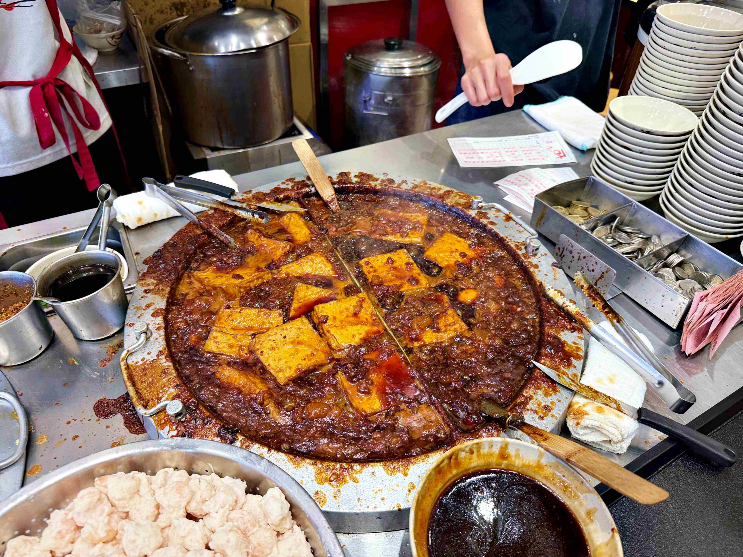 【三重美食】店老大魯肉飯，從店小二到店老大，這碗滷肉飯為什麼能拿必比登推薦(菜單) @趙先生吃飯