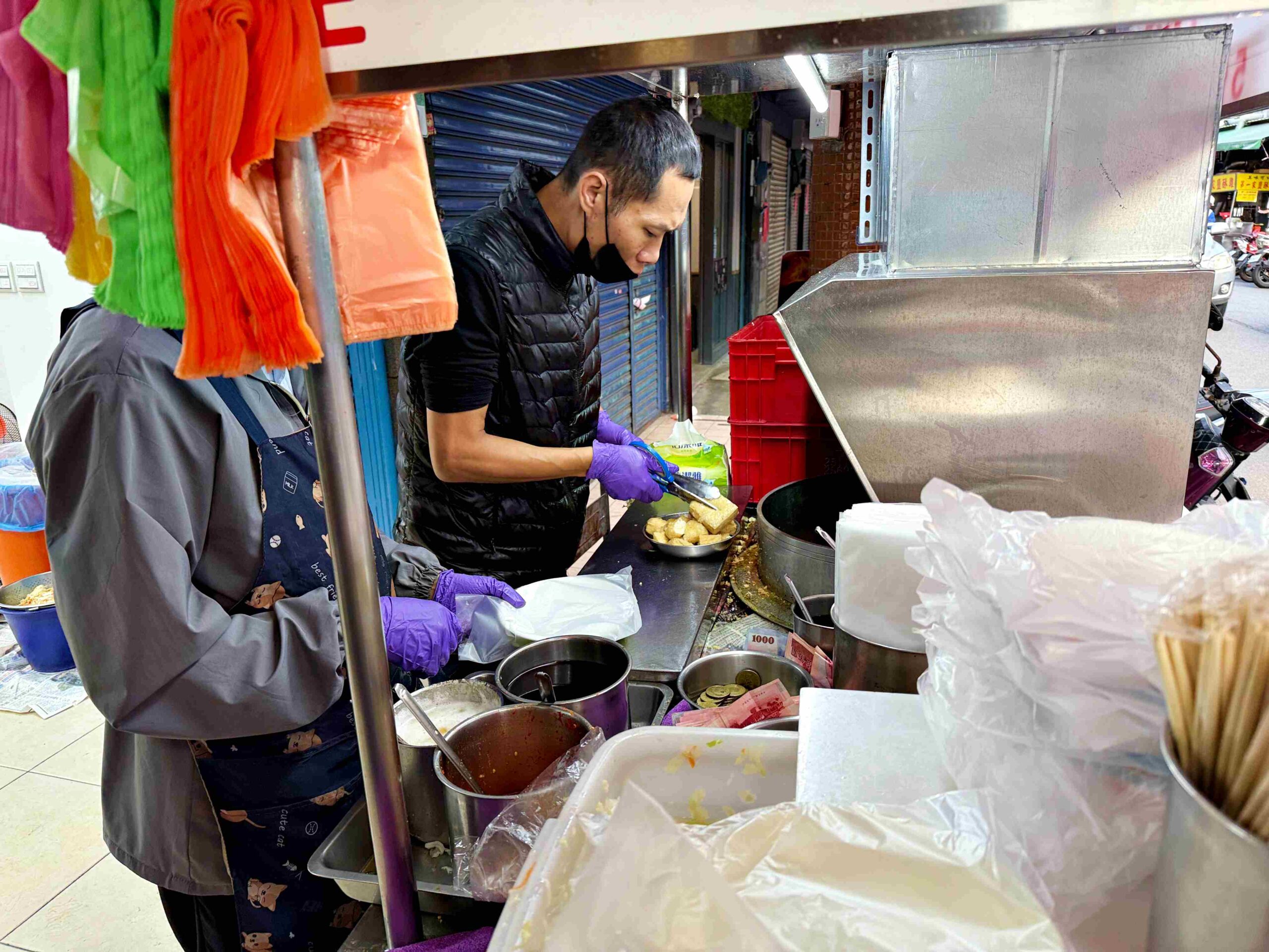 【士林美食】華榮臭豆腐，鴻海郭董從學生吃到現在的中藥多汁派臭豆腐推薦(菜單) @趙先生吃飯