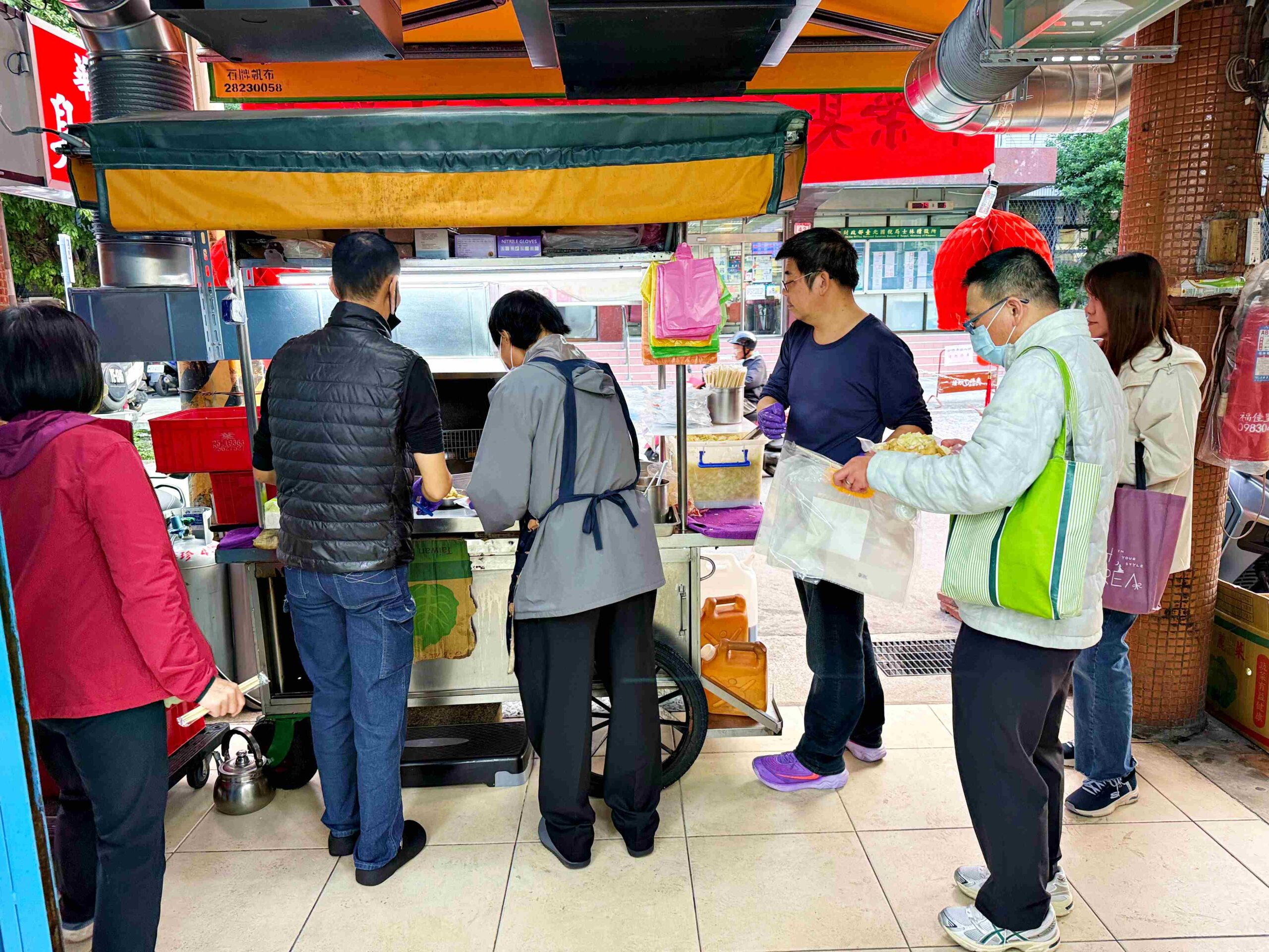 【士林美食】華榮臭豆腐,鴻海郭董從學生吃到現在的中藥多汁派臭豆腐推薦(菜單) @趙先生吃飯 【士林美食】華榮臭豆腐,鴻海郭董從學生吃到現在的中藥多汁派臭豆腐推薦(菜單) @趙先生吃飯