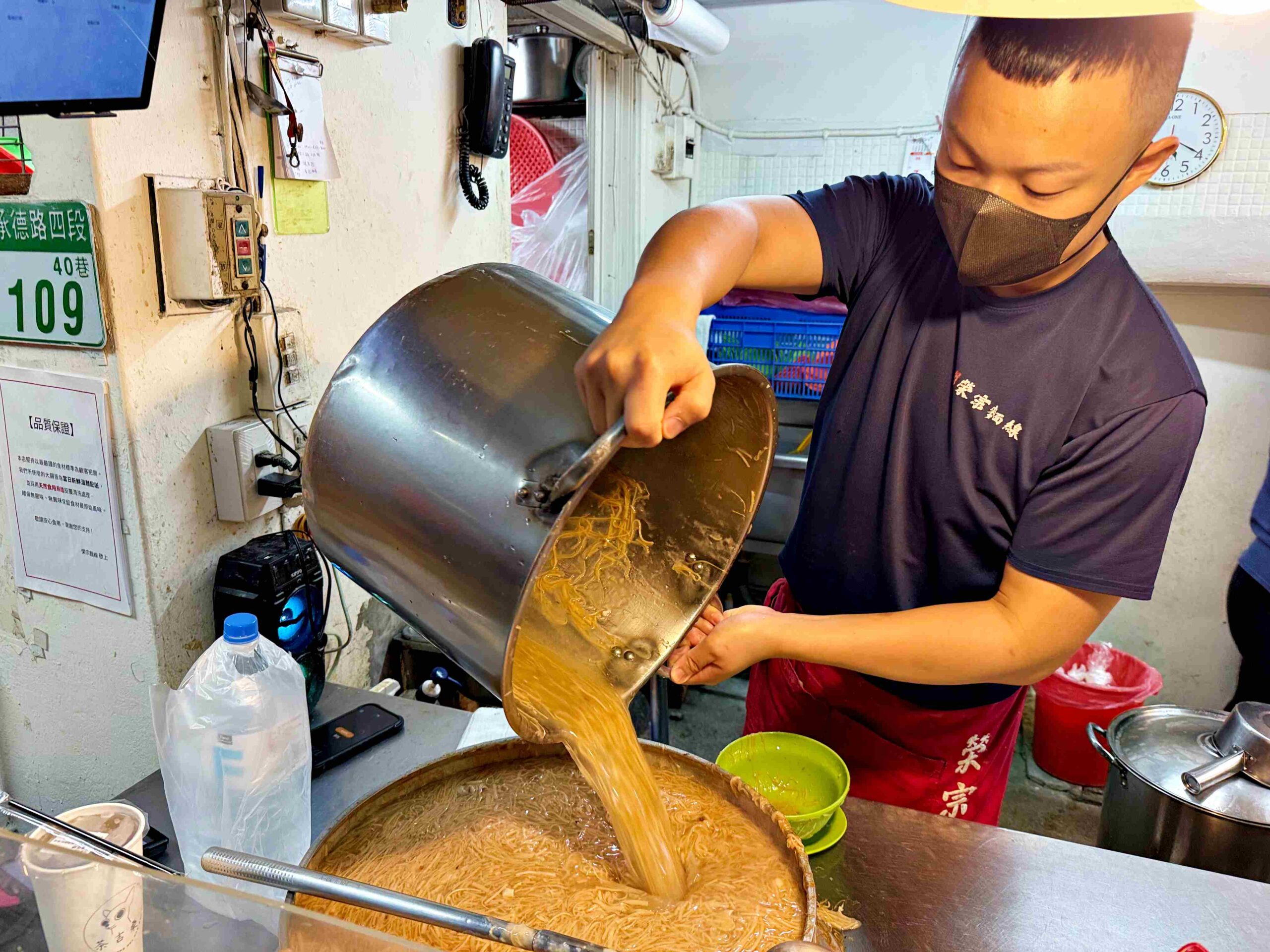 【士林美食】劍潭榮宗麵線，台北麵線霸主，超大份量+爆汁蚵仔必吃推薦(菜單) @趙先生吃飯