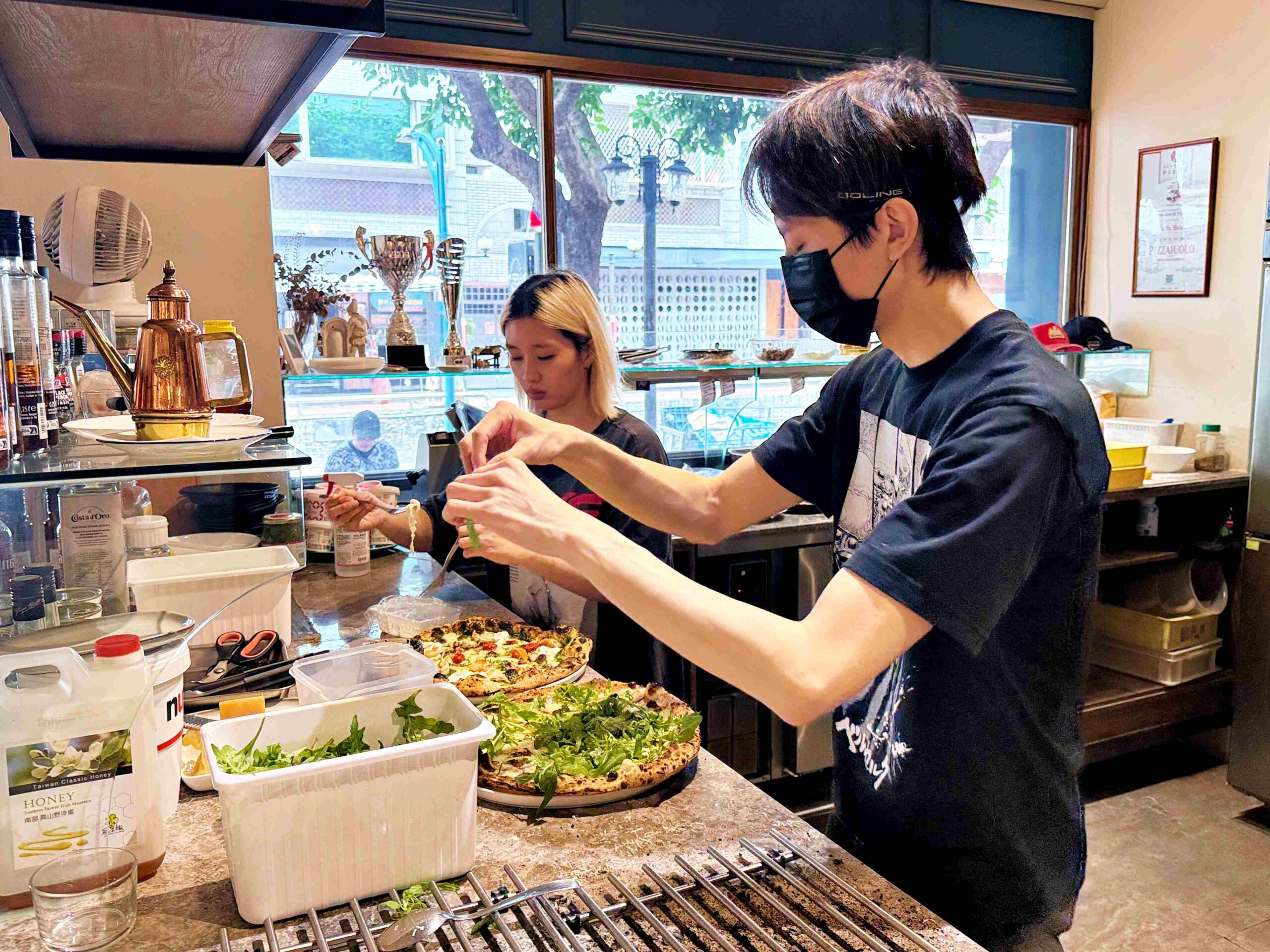 【松山美食】Gira Pizza 旋轉披薩，現點現烤窯烤披薩與道地義大利風味推薦（附菜單） @趙先生吃飯